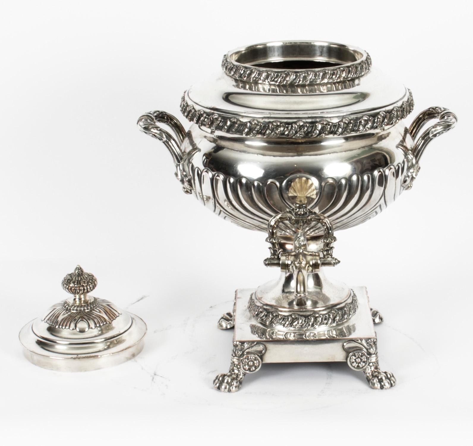 Antiguo Samovar Urna de Té chapada en Plata de Sheffield Siglo XIX en venta 3