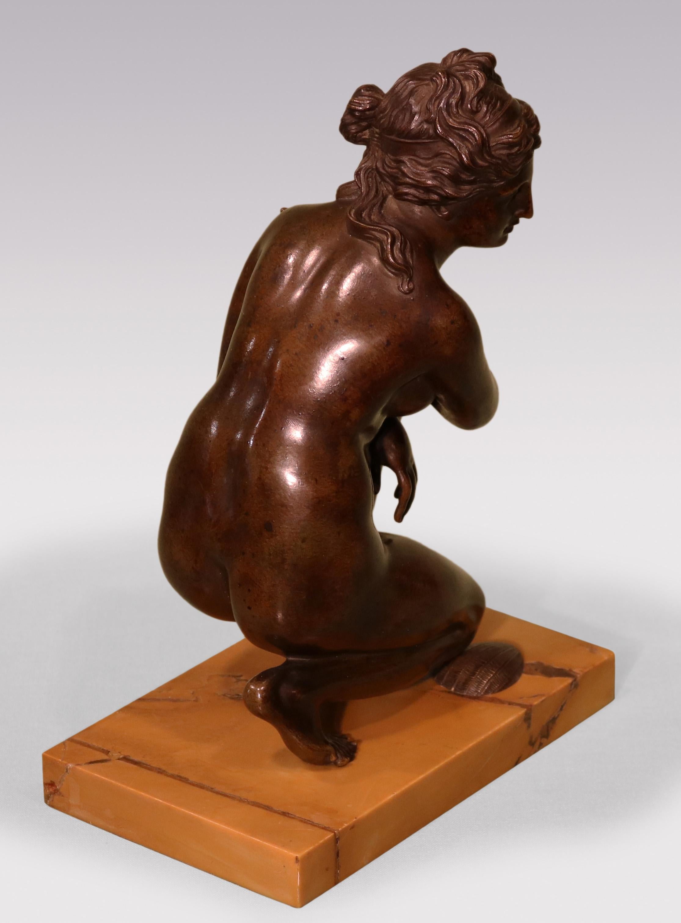 English Antique Regency period bronze figure of Crouching Venus For Sale