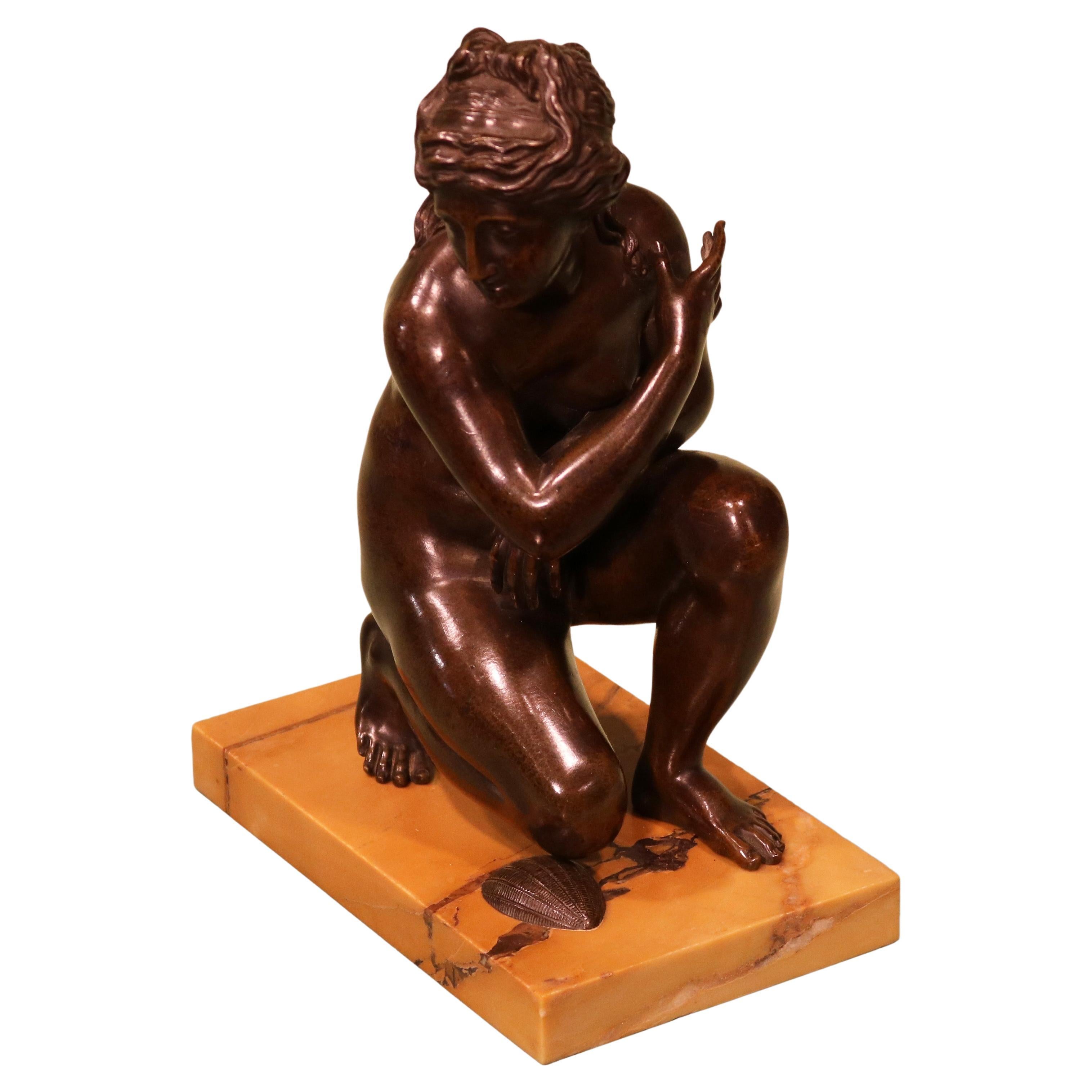 Antique Regency period bronze figure of Crouching Venus For Sale