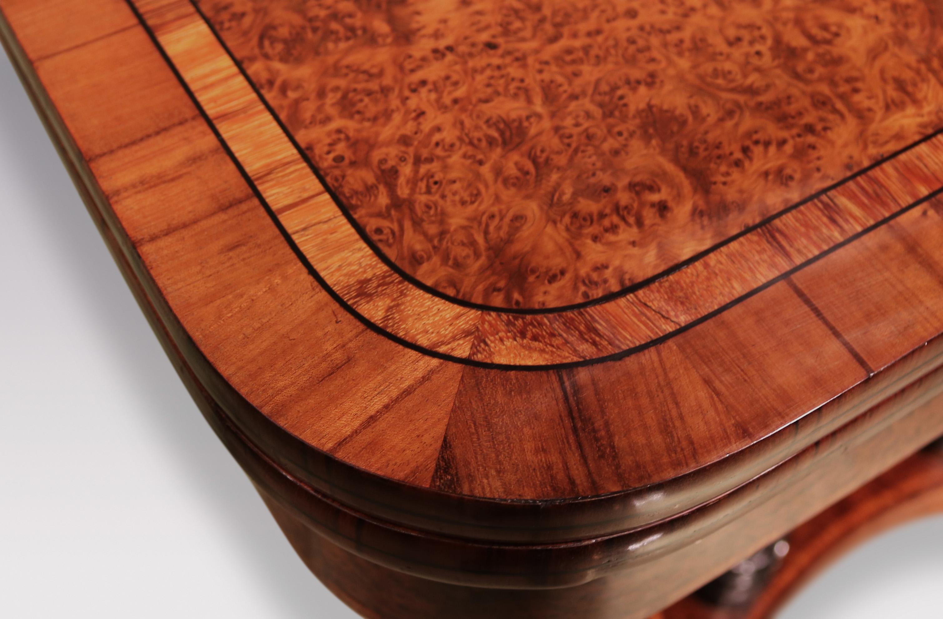 Antiker Kartentisch aus geflammtem Eibenholz der Regency-Zeit im Angebot 1