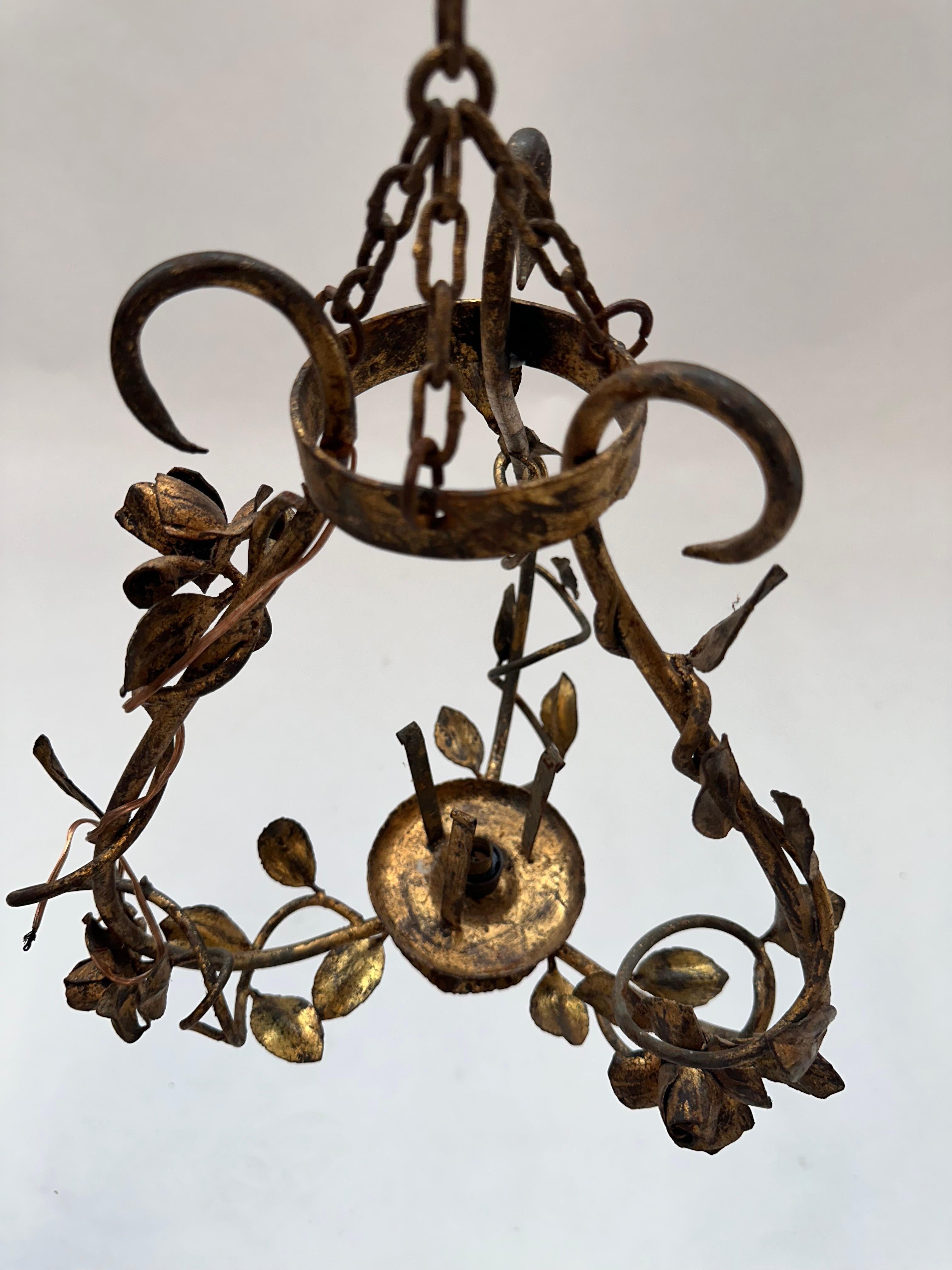 Doré Antique Regency Period Gilded Chandelier Floral Motif en vente
