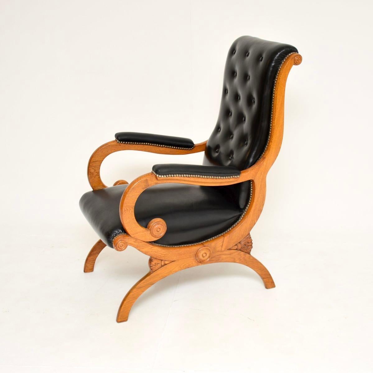 Sillón de cuero antiguo de la época de la Regencia en Bueno estado para la venta en London, GB