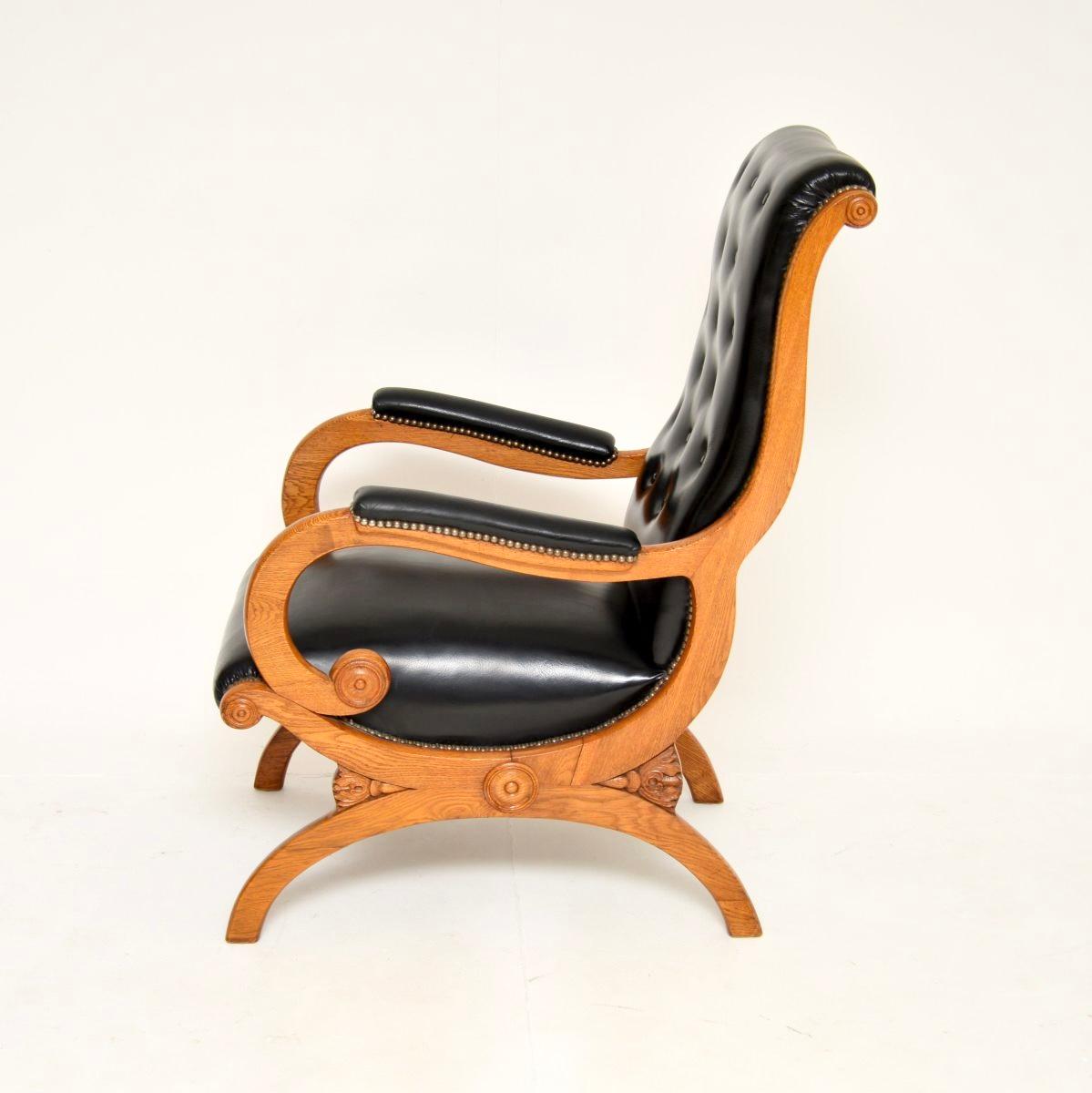 Sillón de cuero antiguo de la época de la Regencia Mediados del siglo XIX en venta