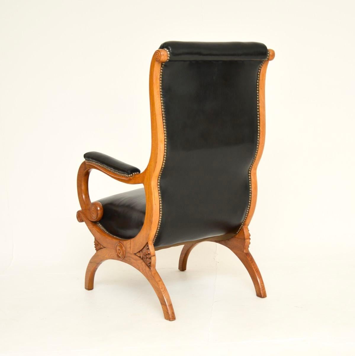 Sillón de cuero antiguo de la época de la Regencia Cuero en venta