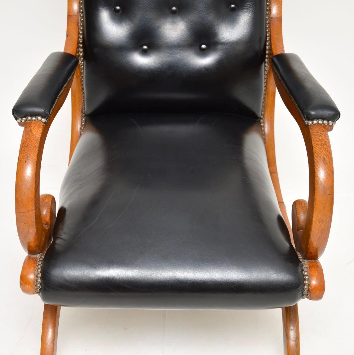 Sillón de cuero antiguo de la época de la Regencia en venta 2