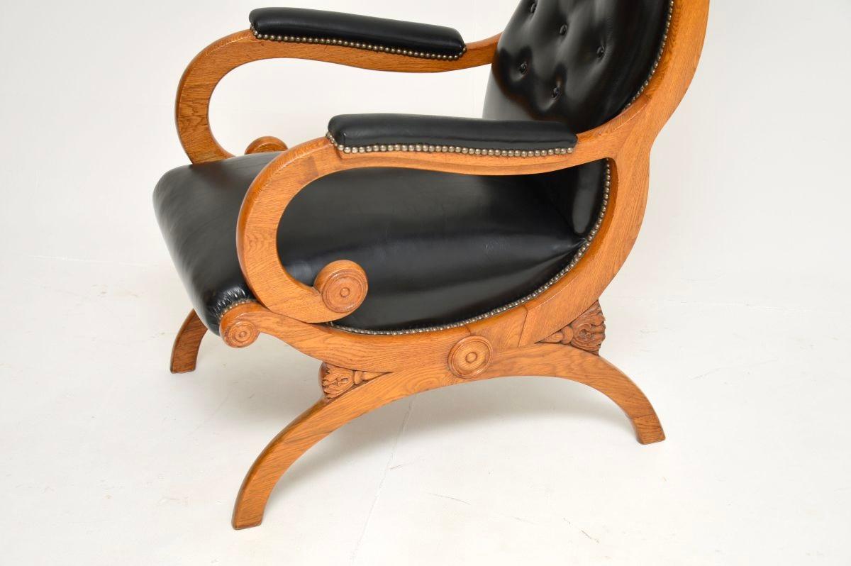 Sillón de cuero antiguo de la época de la Regencia en venta 3