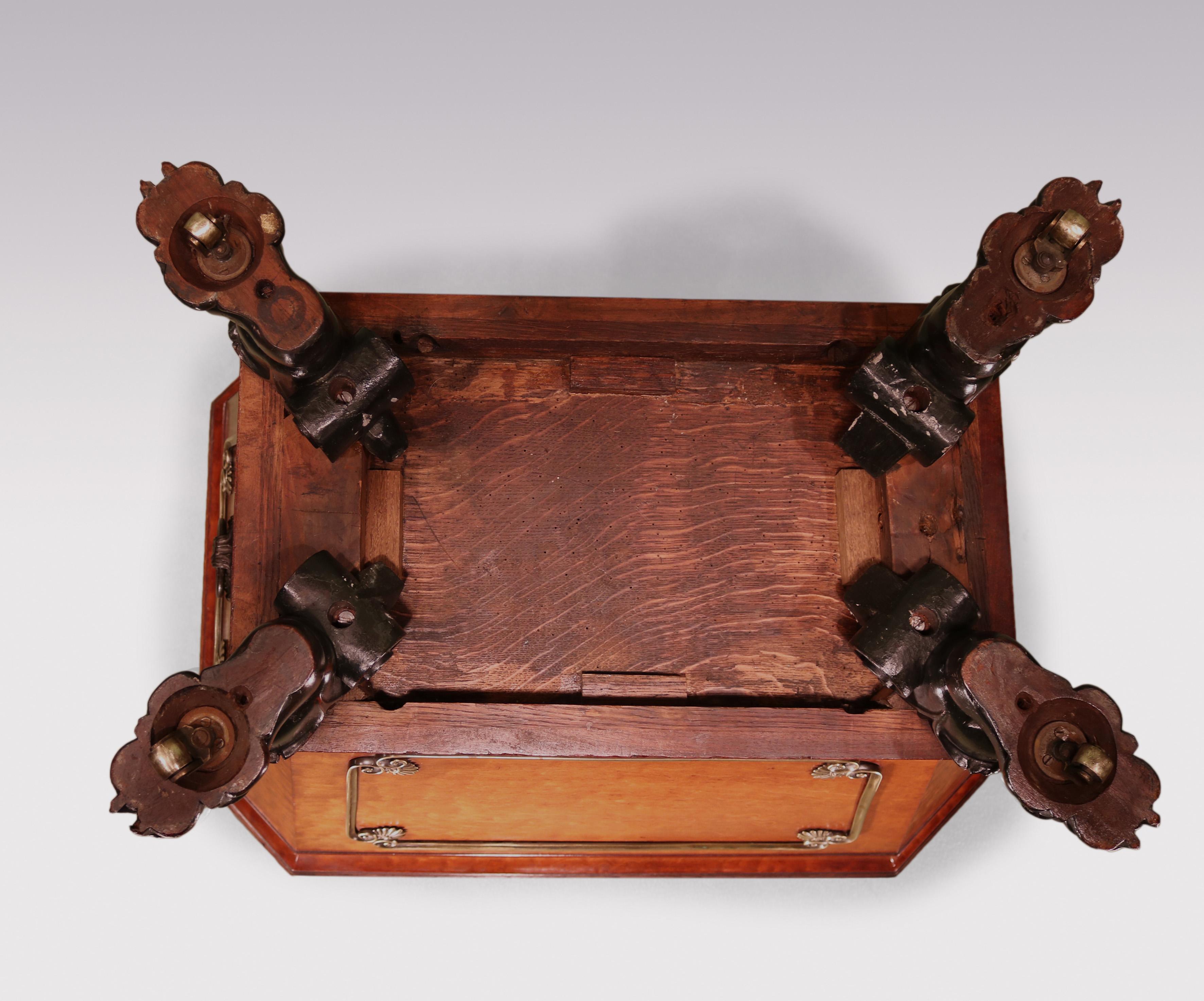 Antique Regency period mahogany cellarette For Sale 1