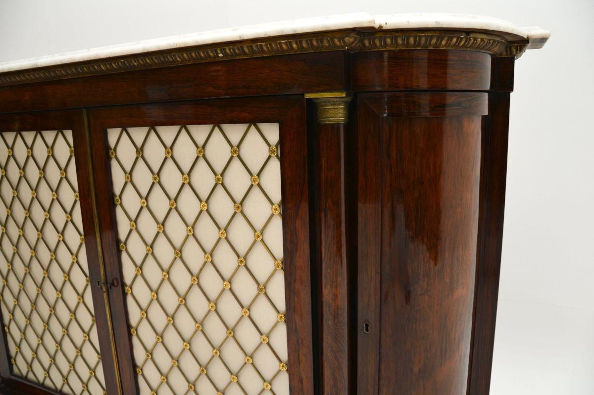 Buffet ancien à plateau en marbre d'époque Régence en vente 4