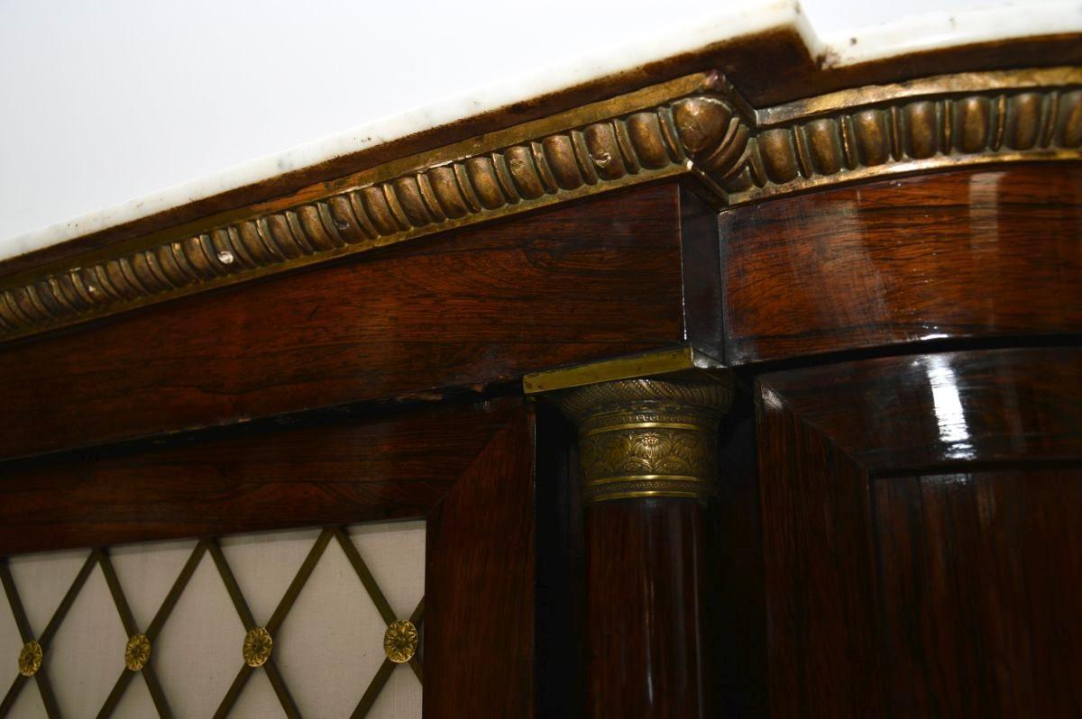 Buffet ancien à plateau en marbre d'époque Régence en vente 5