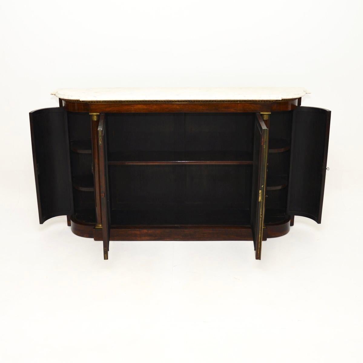 Regency Buffet ancien à plateau en marbre d'époque Régence en vente