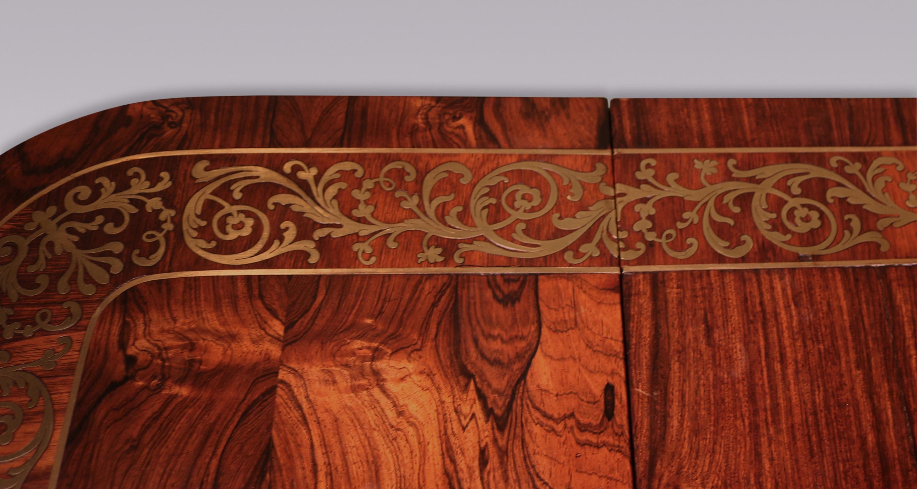 Antiker Sofatisch mit Intarsien aus Rosenholz und Messing aus der Regency-Zeit im Zustand „Gut“ im Angebot in London, GB
