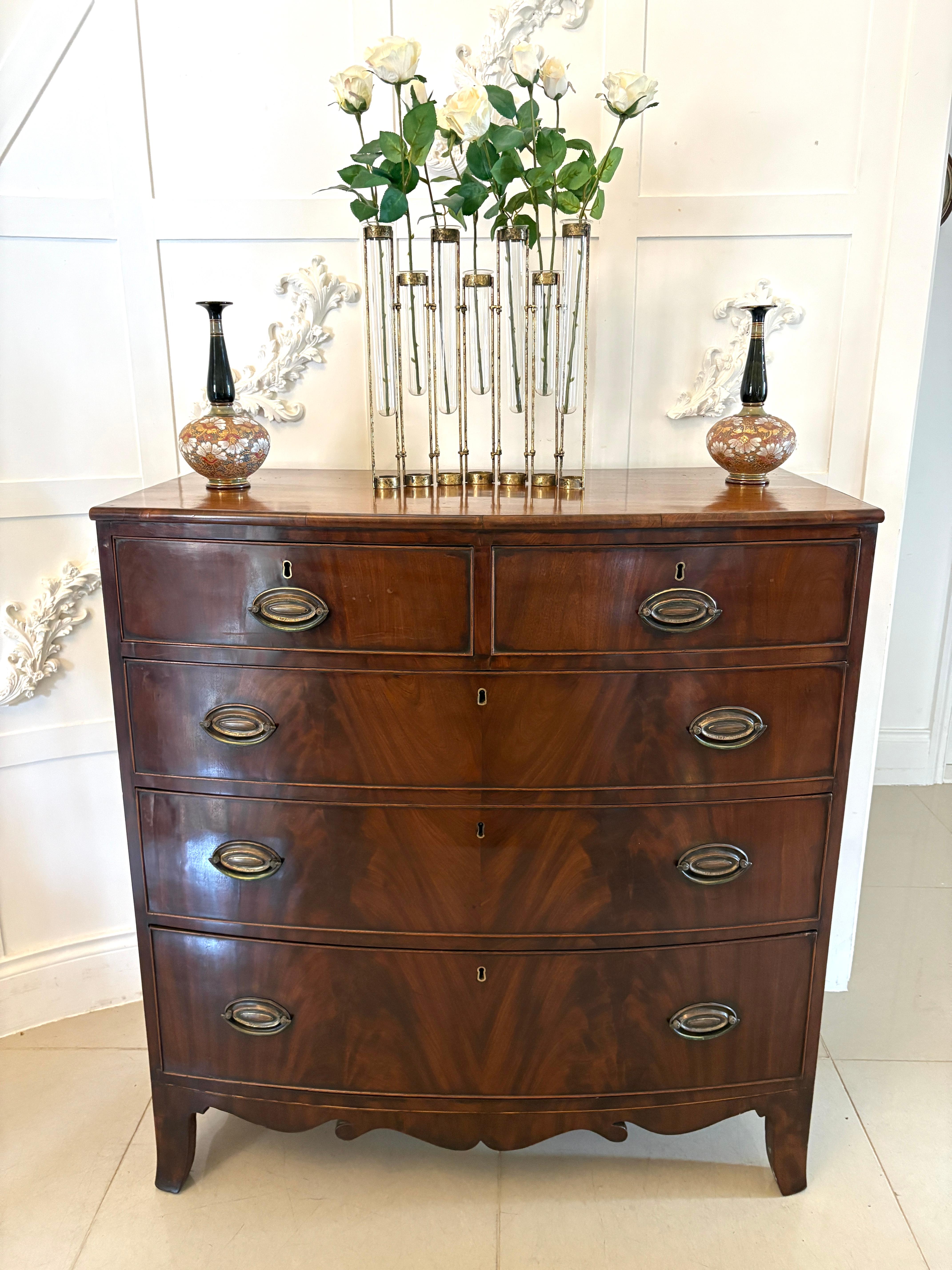 Antique Regency Quality Figured Mahogany Bow Fronted Chest of 5 Drawers In Good Condition For Sale In Suffolk, GB