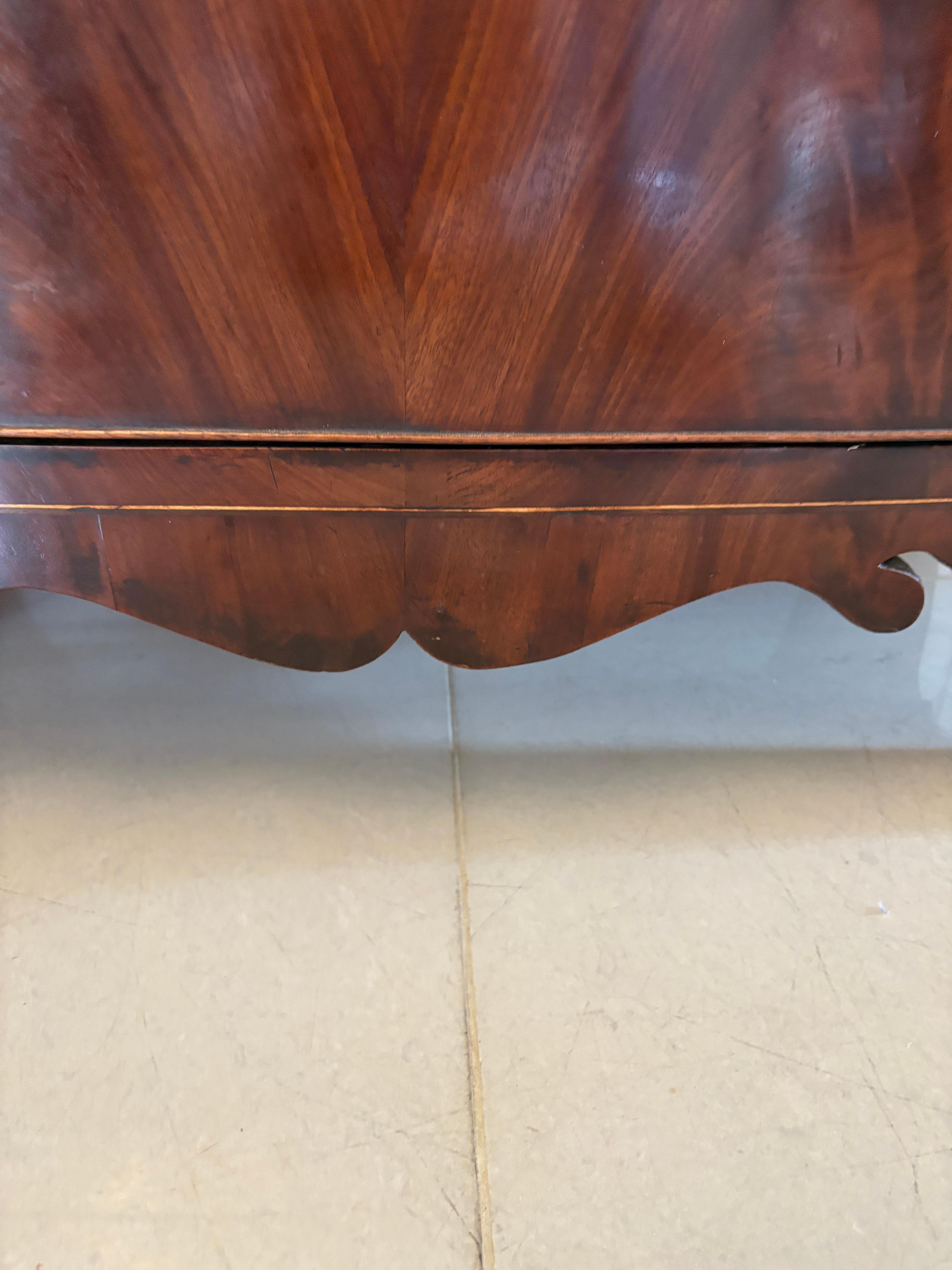 19th Century Antique Regency Quality Figured Mahogany Bow Fronted Chest of 5 Drawers For Sale
