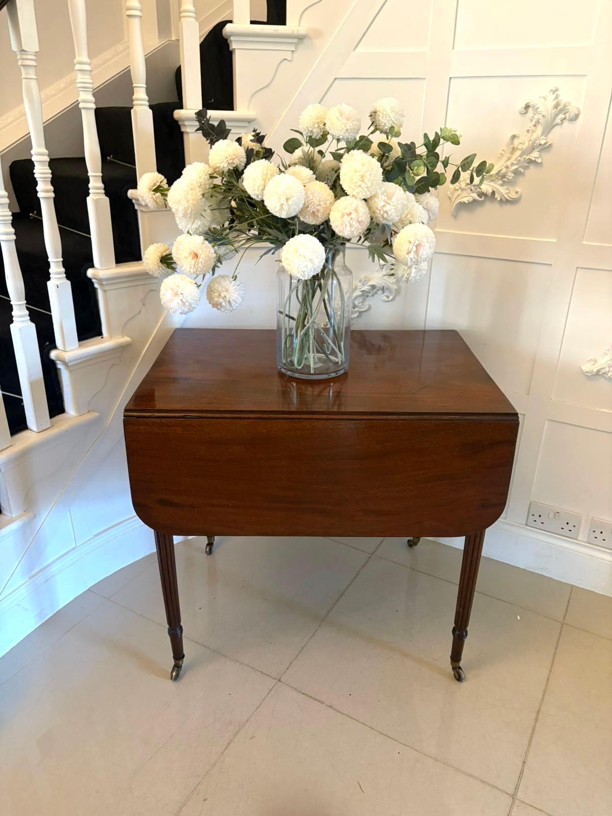 Antique regency quality figured mahogany Pembroke table having a quality figured mahogany top with a reeded edge and two drop leaves, single oak lined drawer with original brass lion head ring handle and a single dummy drawer standing on elegant