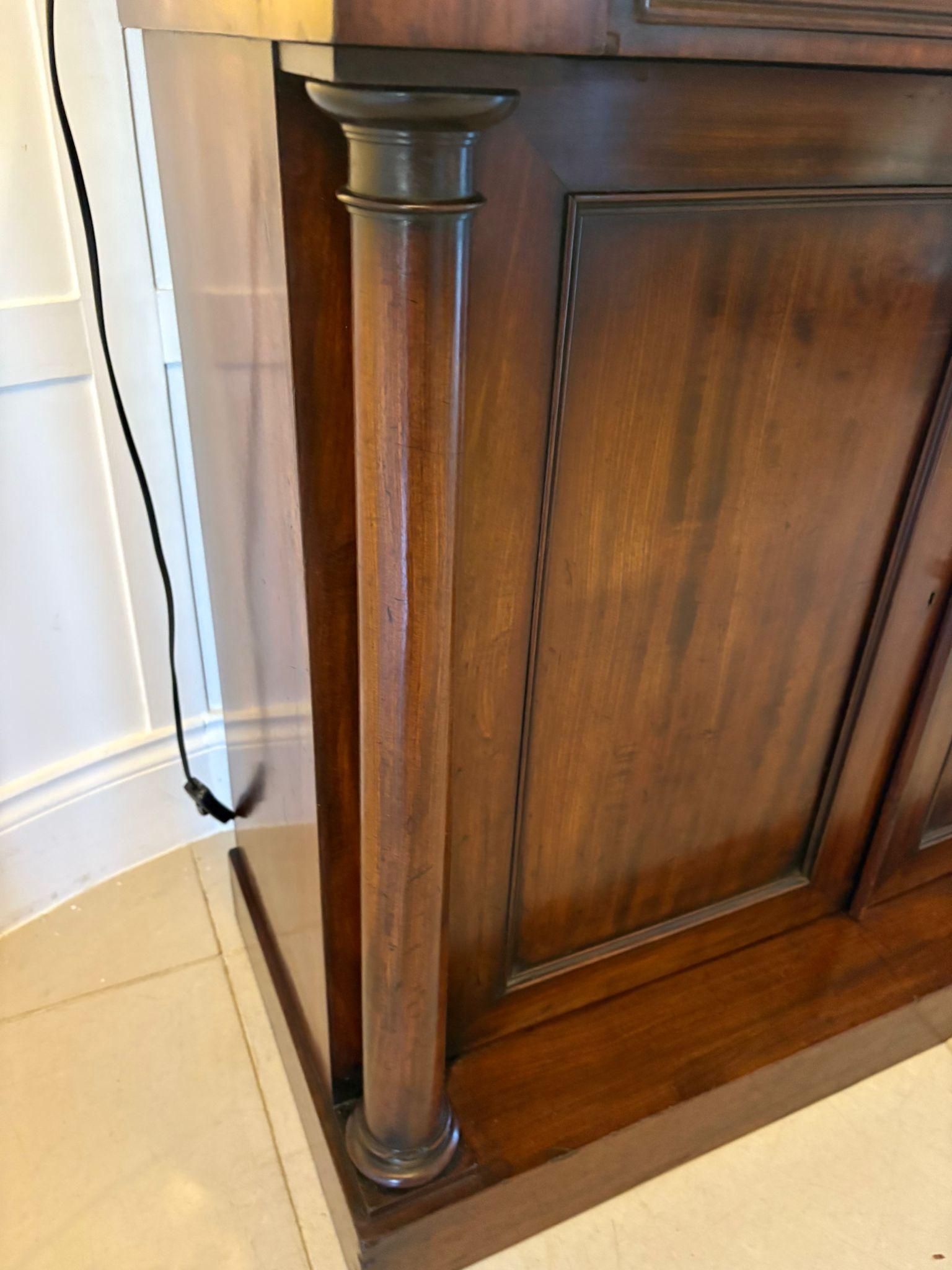 Antique Regency quality figured mahogany sideboard having a gallery top above a mahogany shelf supported by shaped scroll supports raised on a figured mahogany rectangle shaped top above a long single drawer with a moulded edge above a pair of