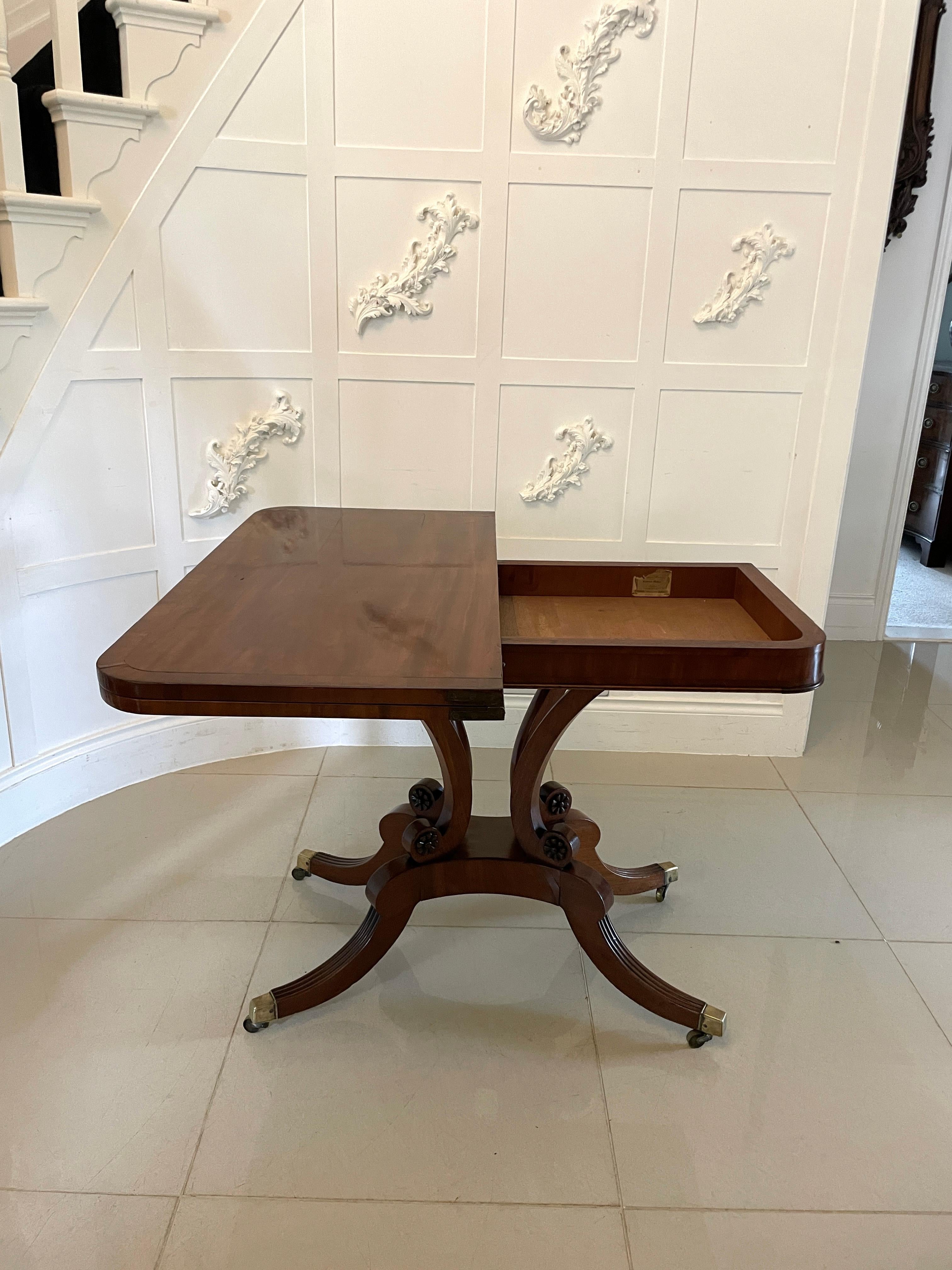 Regency Table à cartes ancienne de qualité Régence en acajou en vente
