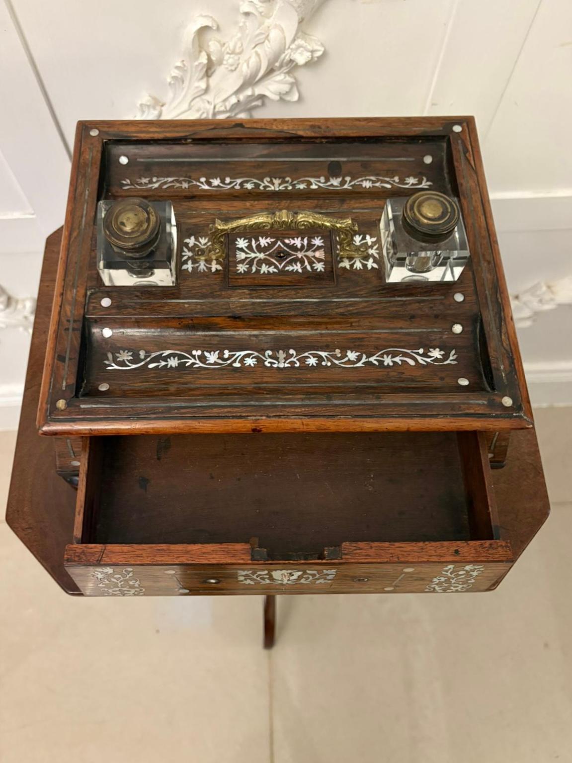 XIX secolo Antico set da scrittura intarsiato in palissandro Regency con calamai in vendita