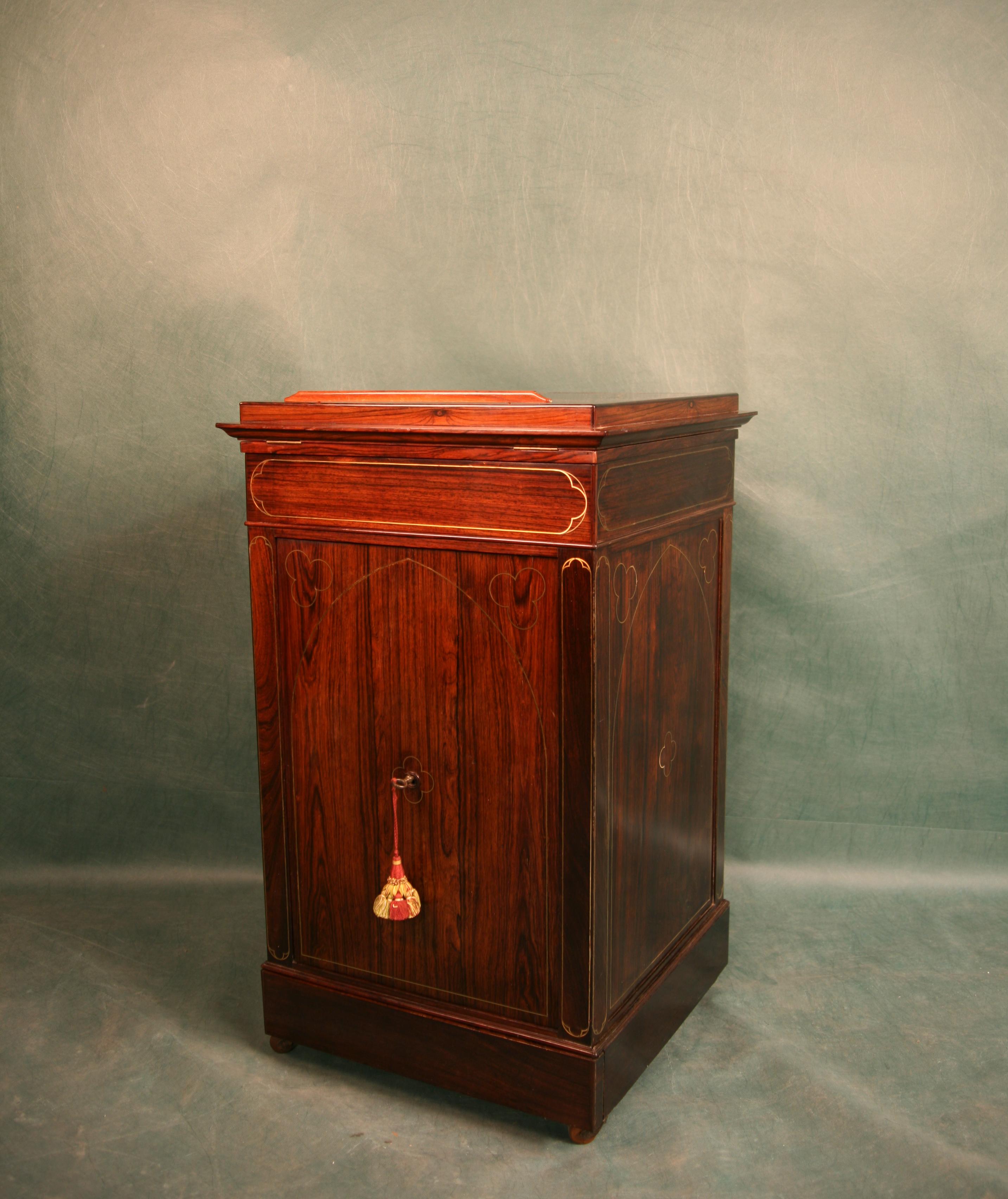 Antique Regency lectern Cabinet, circa 1820 In Good Condition For Sale In Glencarse, Perthshire