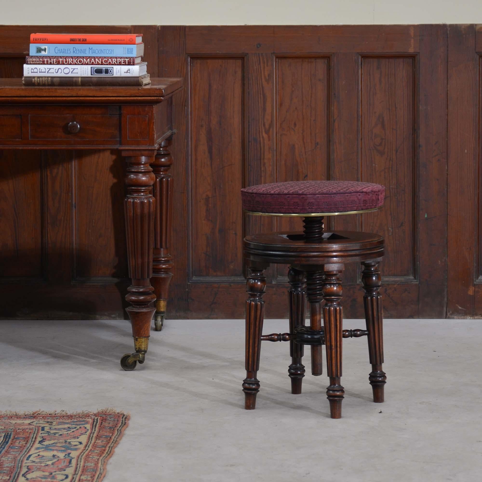 Tabouret de musique ancien en bois de rose de style Régence Bon état - En vente à Castle Douglas, GB