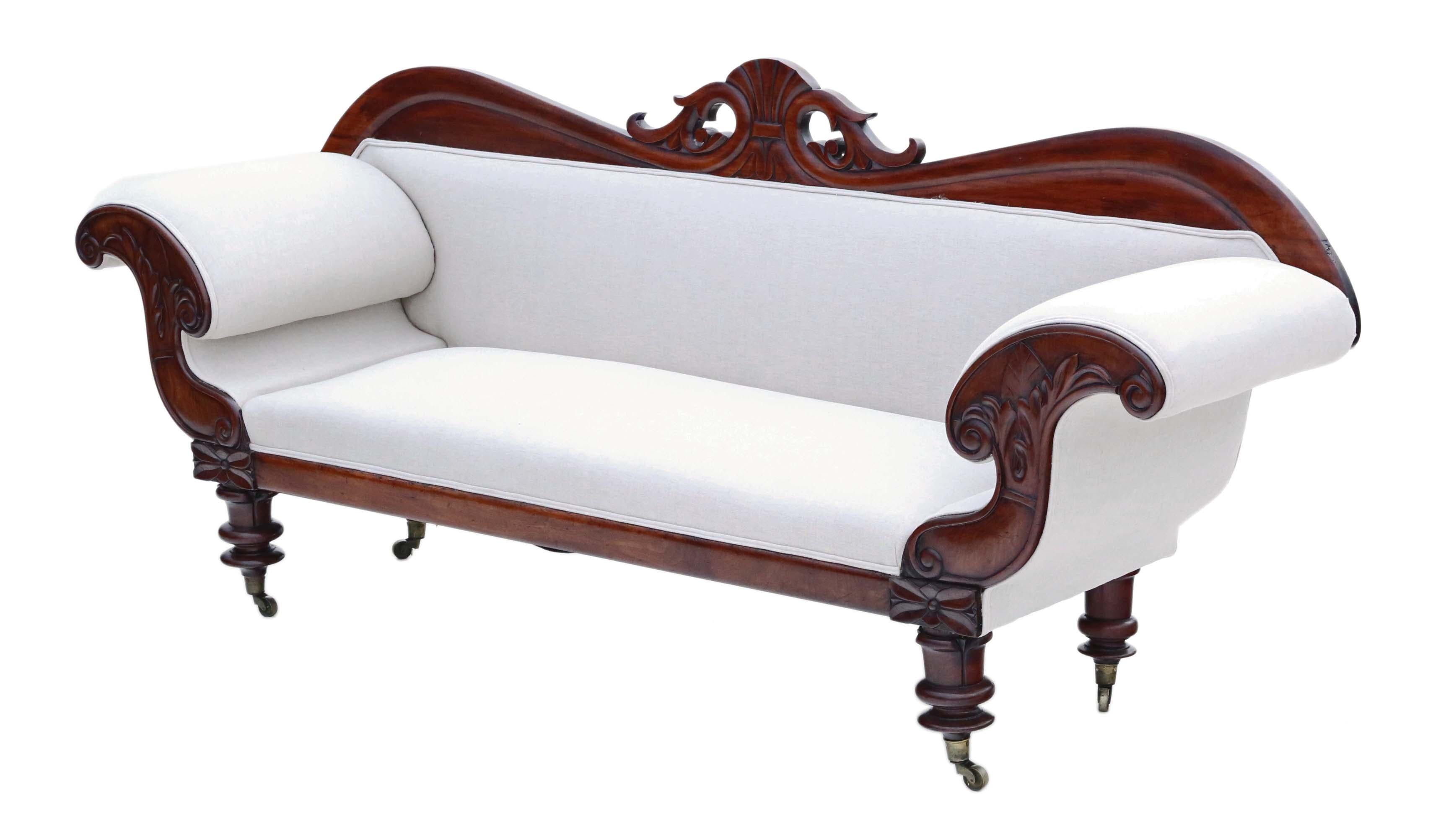 Antique fine quality Regency C1830 show wood scroll arm sofa chaise longue. A beautiful statement piece.

Full of age, character and charm. This piece has been reupholstered and is comfortable, with no lumps, bumps or loose joints.

Would look