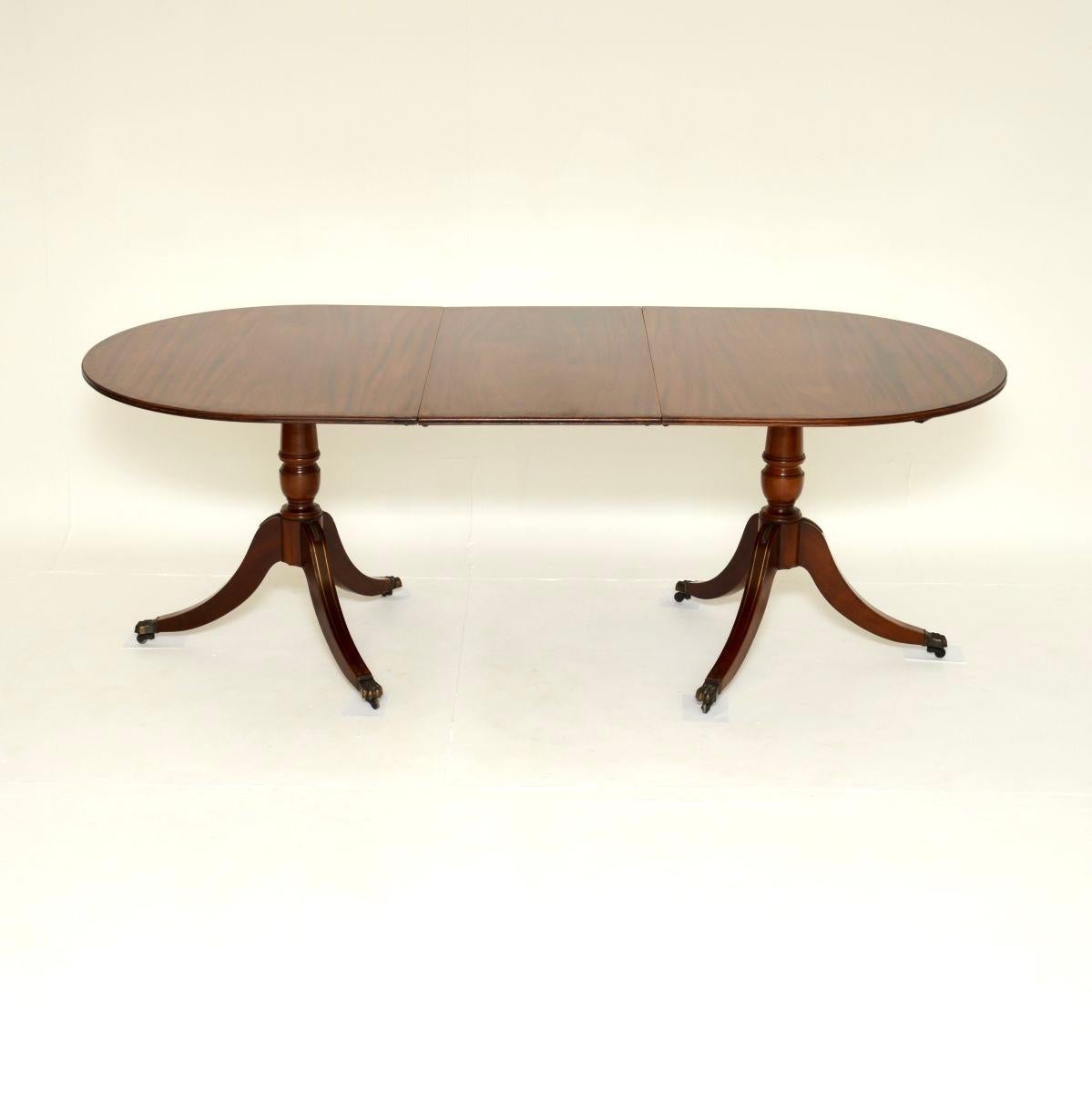 Britannico Antico tavolo da pranzo allungabile intarsiato in ottone in stile Regency in vendita