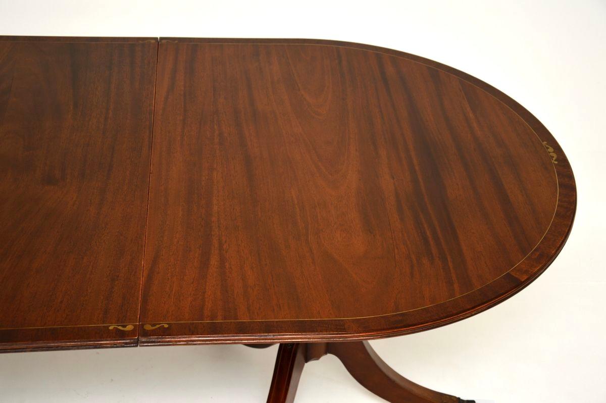 Ottone Antico tavolo da pranzo allungabile intarsiato in ottone in stile Regency in vendita