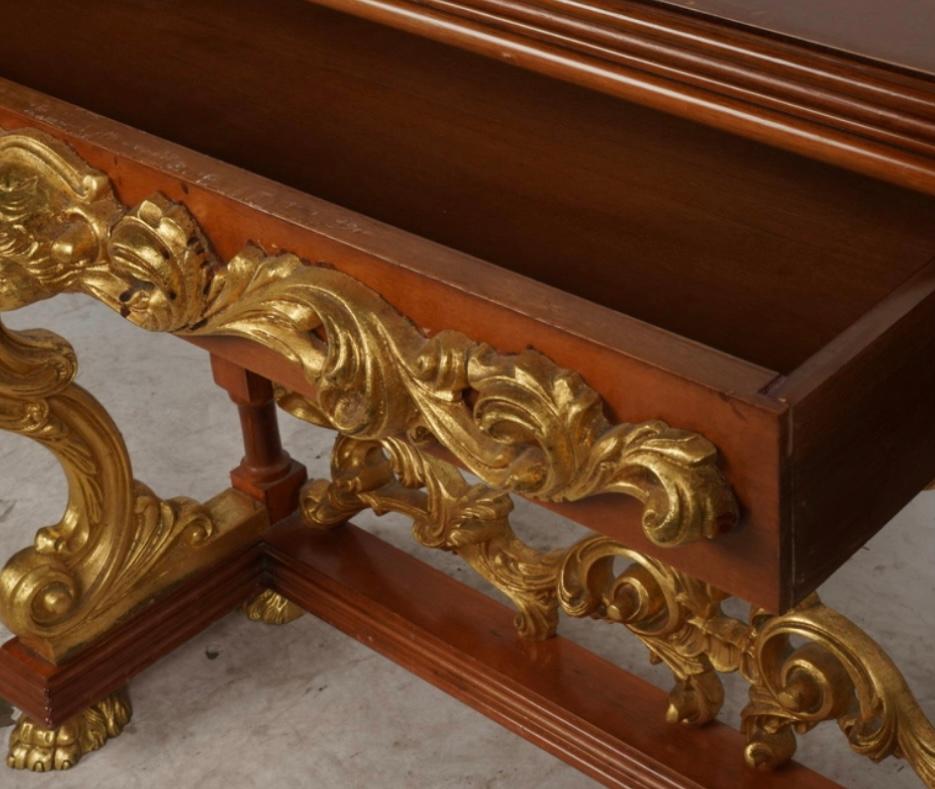 Regency Ancienne table console figurative en bois doré et acajou de style Régence en vente