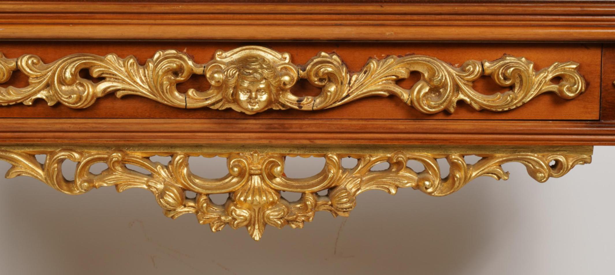 Début du 20ème siècle Ancienne table console figurative en bois doré et acajou de style Régence en vente