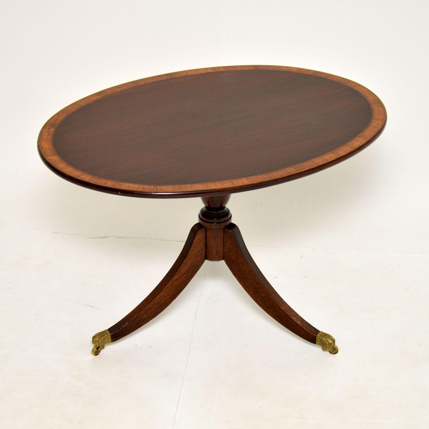 A beautiful and extremely well made oval tilt top coffee table in the antique Regency style. This was made in England, it dates from around the 1950-60’s.

The quality is amazing, this is made from wood with satin wood cross banding on the top.