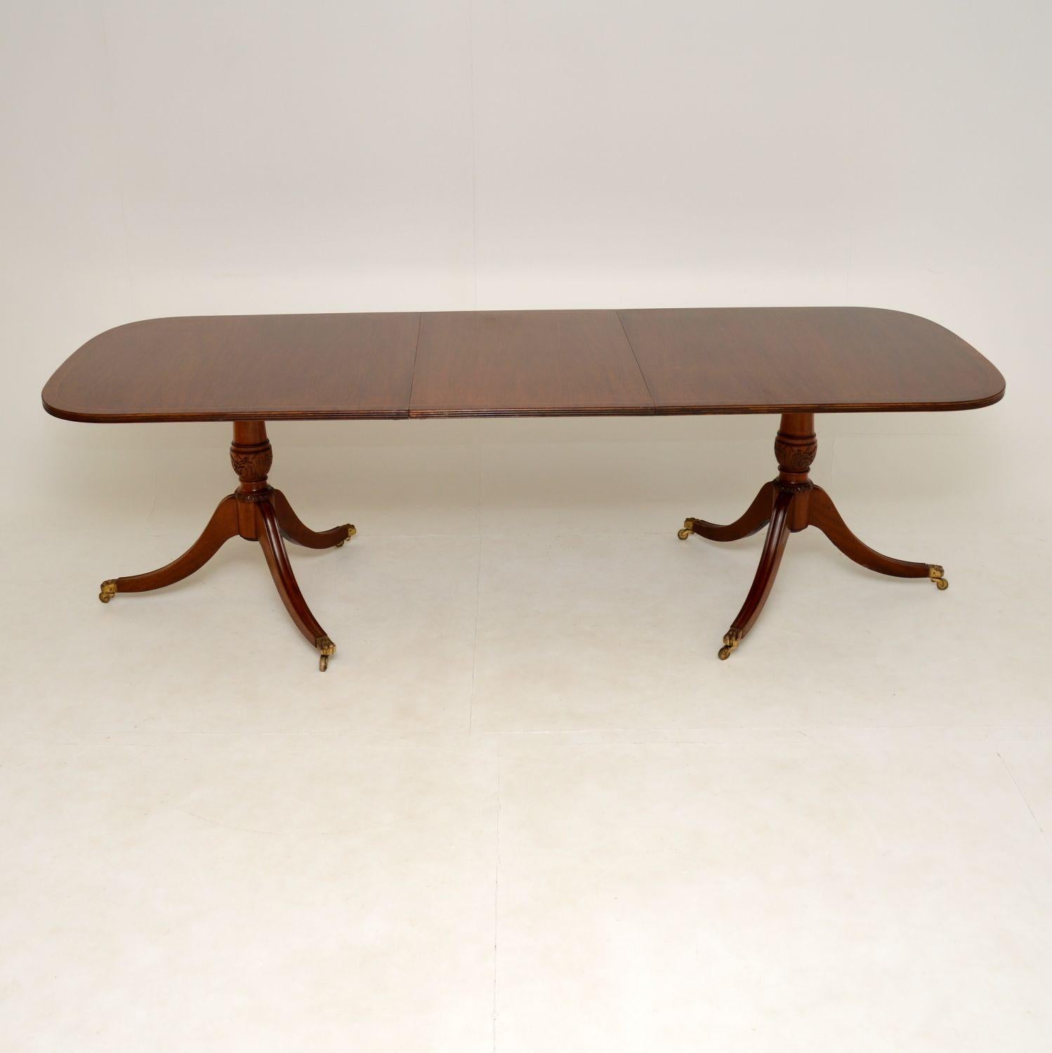Antique Regency Style Inlaid Mahogany Dining Table In Good Condition In London, GB