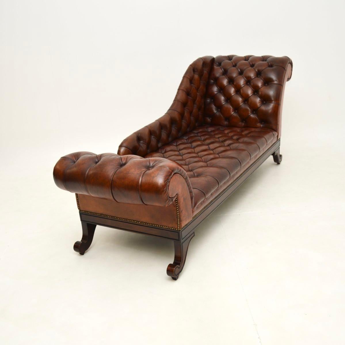 Antike Chaise Longue aus Leder im Regency-Stil (Mitte des 20. Jahrhunderts) im Angebot