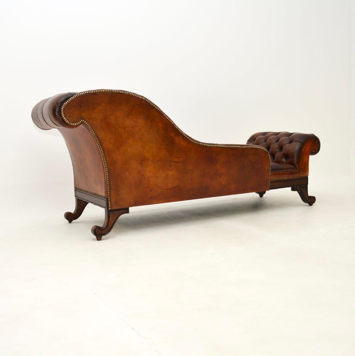 Antike Chaise Longue aus Leder im Regency-Stil im Angebot 1