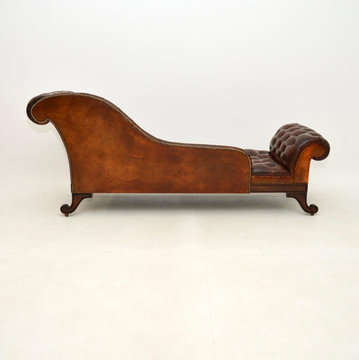 Antike Chaise Longue aus Leder im Regency-Stil im Angebot 2