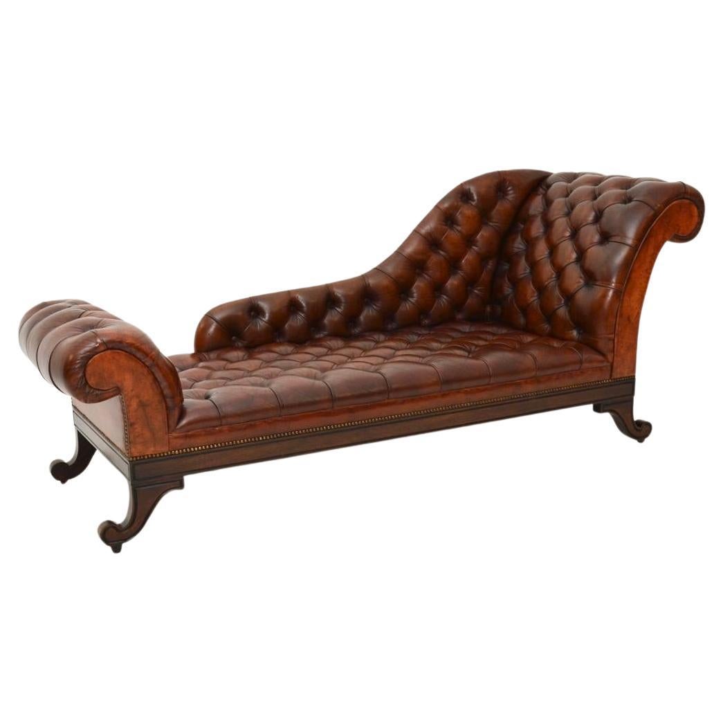 Chaise longue en cuir de style Régence ancienne