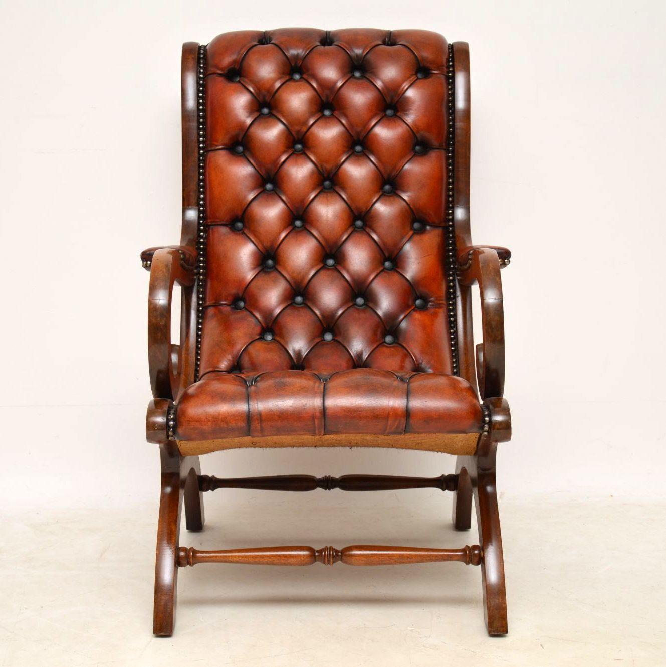 I always find these antique leather slipper armchairs very comfortable due to the shape of the seat and back. This one has a lovely look with original deep buttoned leather, which has a great color and loads of character. It’s hand tacked all over