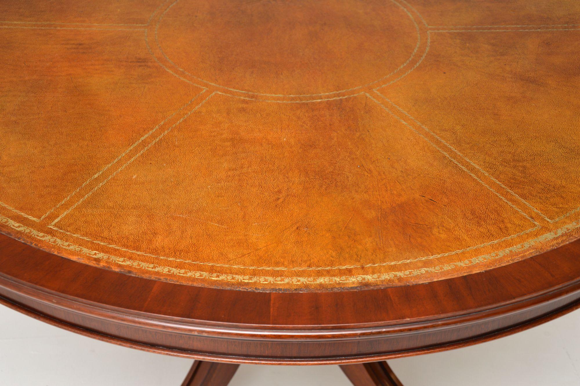 Antique Regency Style Leather Top Dining / Centre Table In Good Condition In London, GB