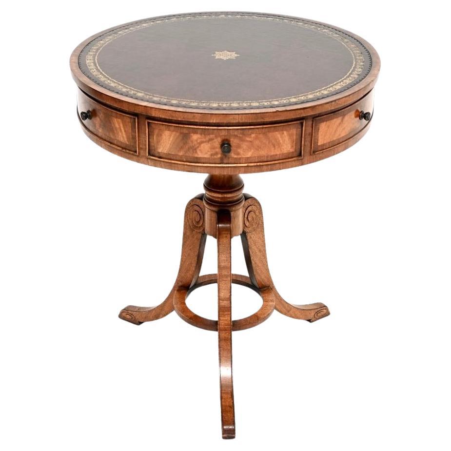 Ancienne table à tambour en cuir de style Régence