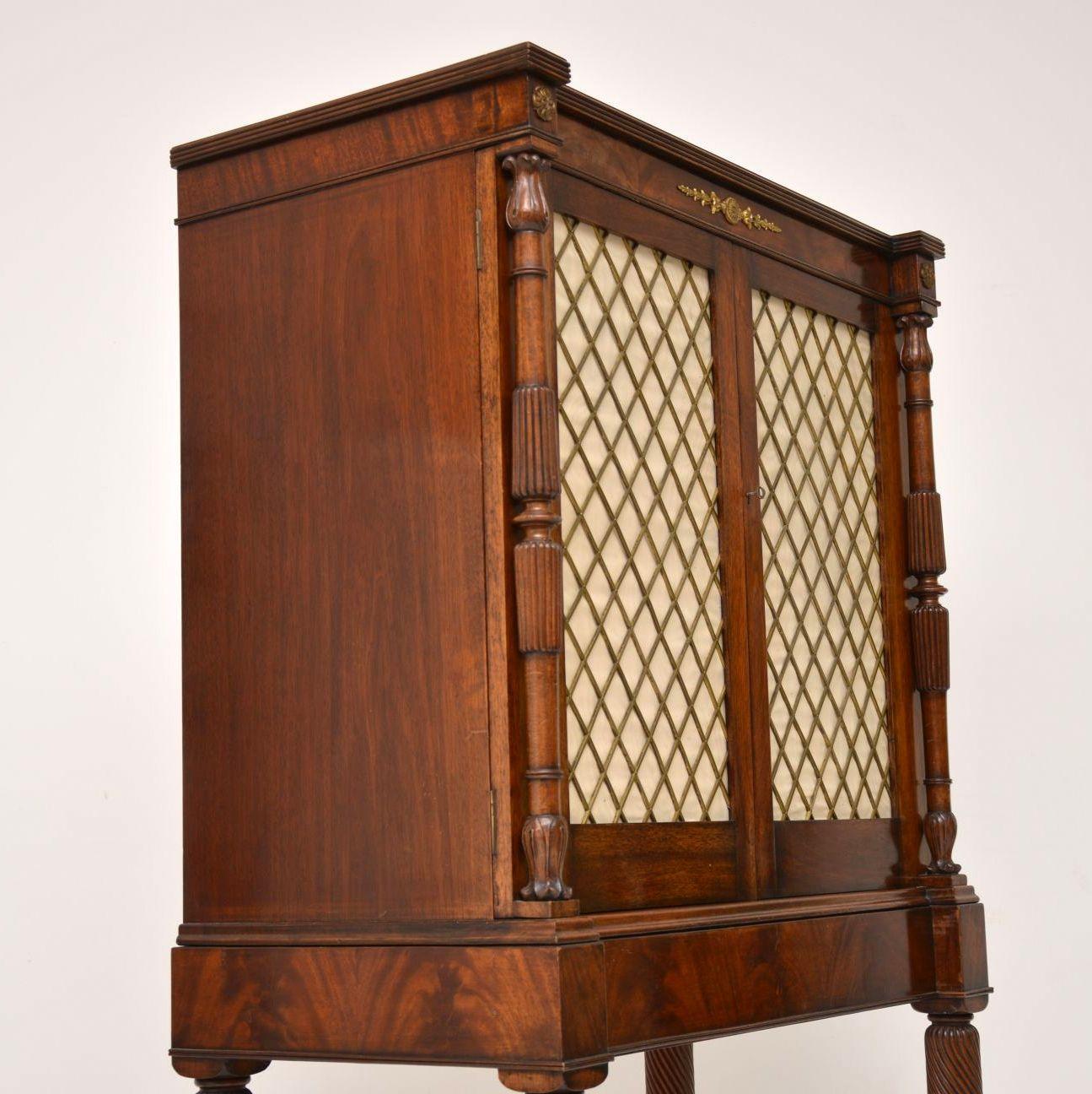 Antique Regency Style Mahogany Grill Front Drinks Cabinet In Good Condition In London, GB