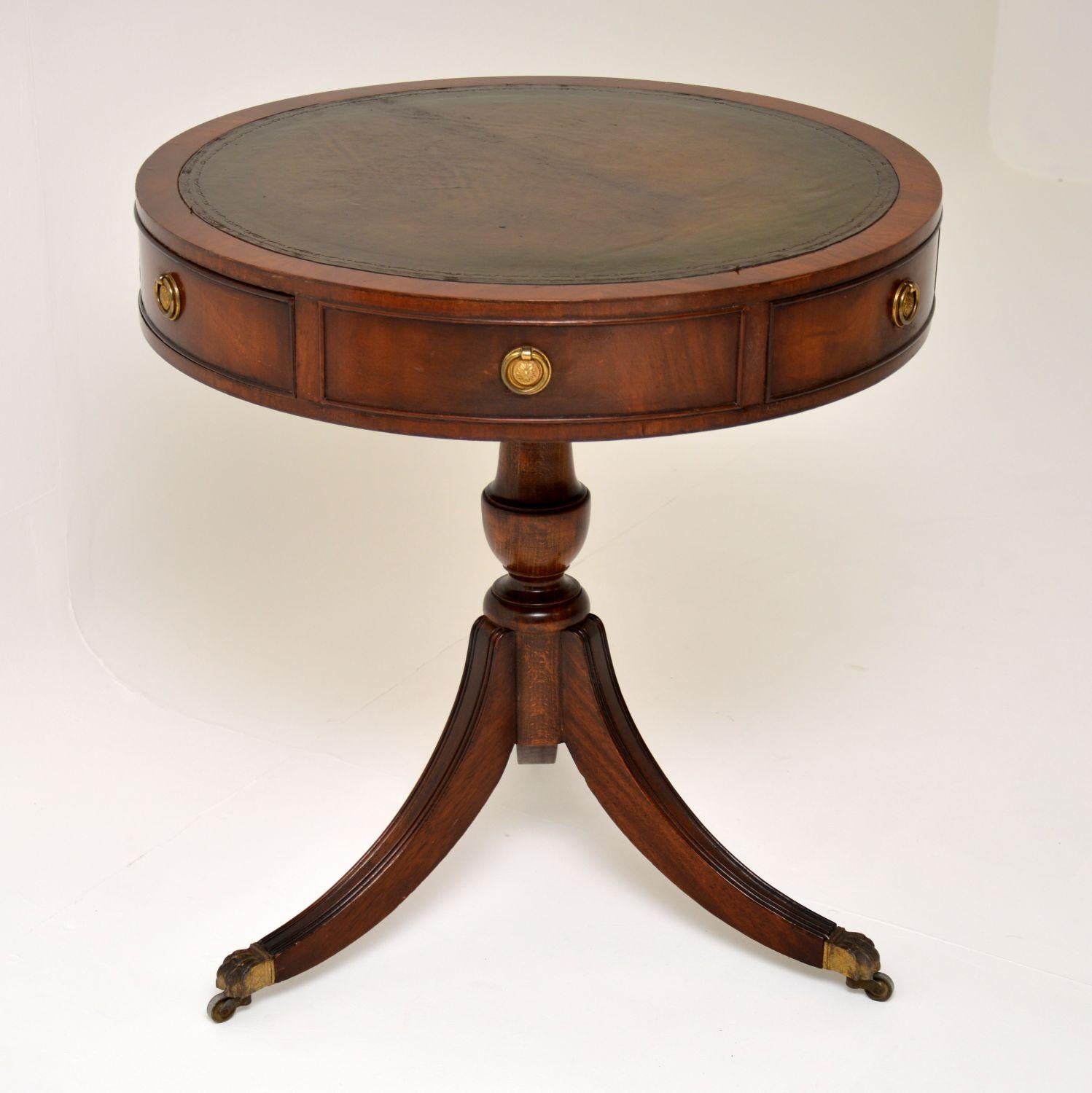 Nice quality antique Regency style mahogany drum table with a tooled leather top and in excellent condition, dating to circa 1930s period.

There are three working drawers and three dummy drawers with original brass handle. It has a strong looking