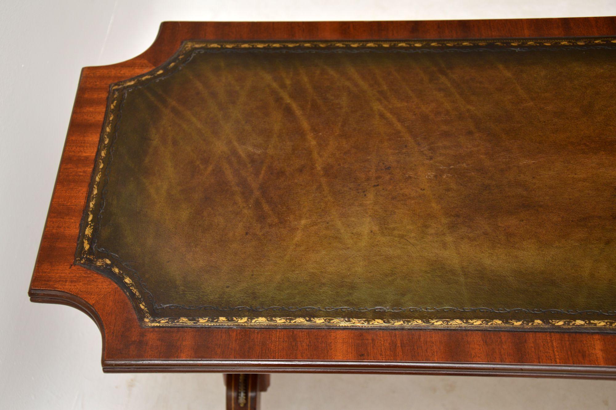 Antique Regency Style Mahogany Leather Topped Coffee Table In Good Condition In London, GB