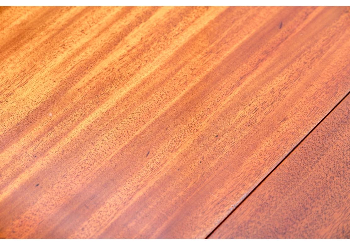 Table de salle à manger ovale à double piédestal en acajou de style Regency ancien en vente 3