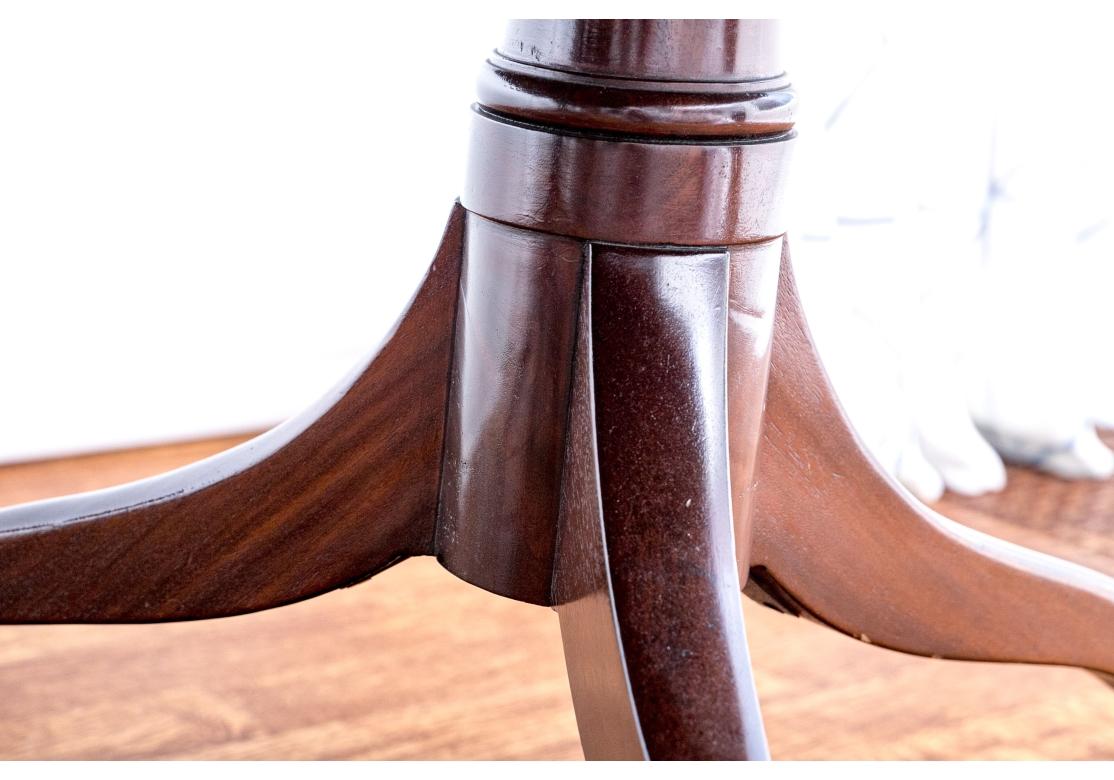 Table de salle à manger ovale à double piédestal en acajou de style Regency ancien en vente 4