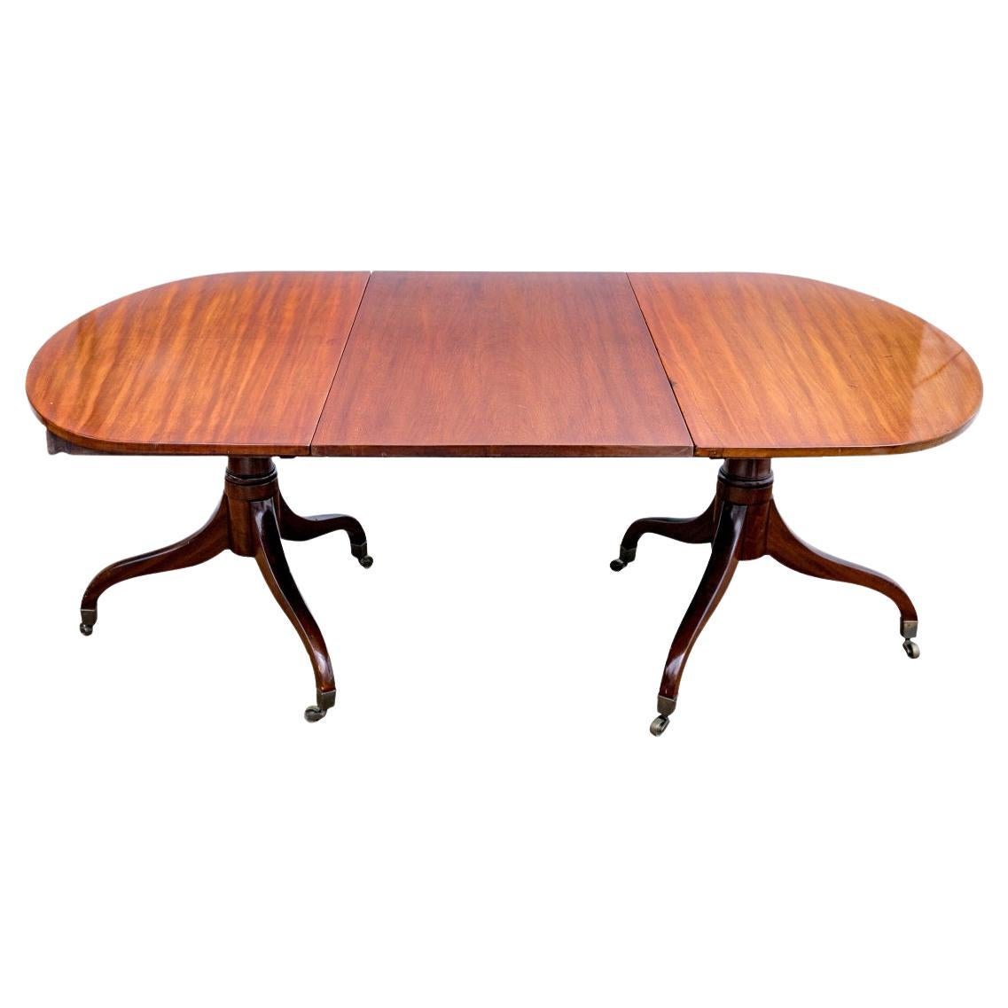 Table de salle à manger ovale à double piédestal en acajou de style Regency ancien en vente