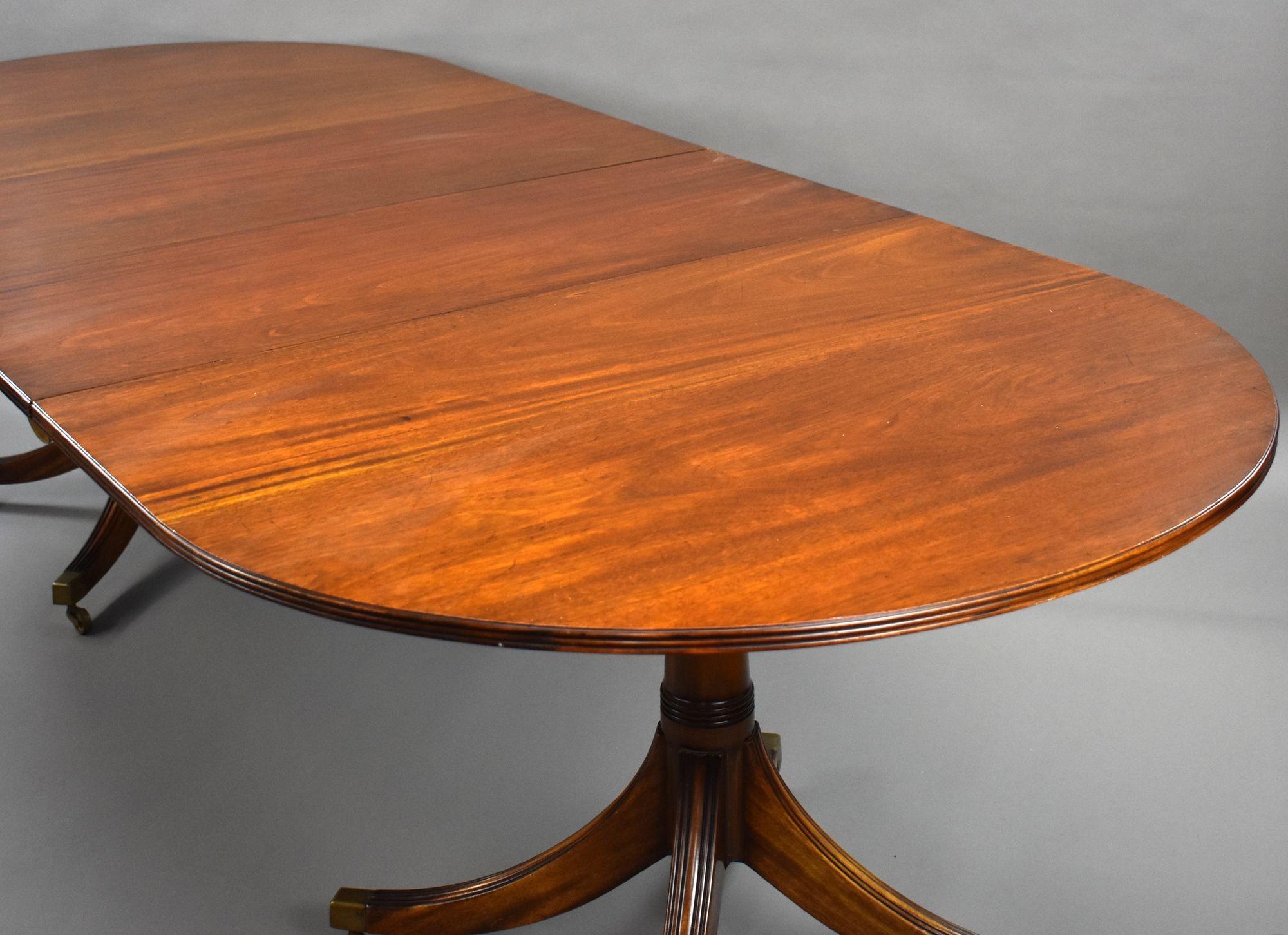 Antiker Mahagoni-Sockel-Esstisch im Regency-Stil im Angebot 1