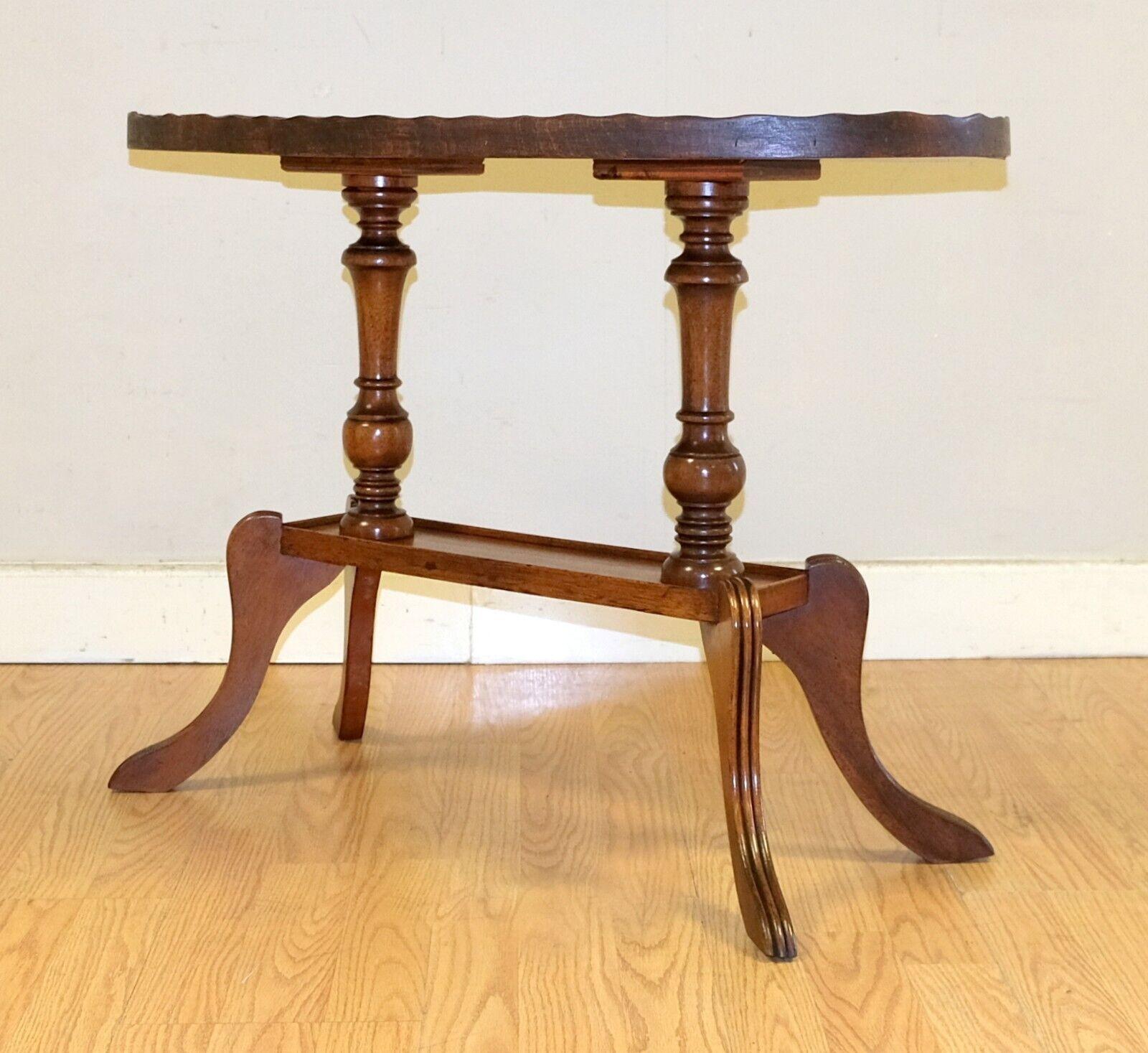 English Antique Regency Style Oval Yew Wood Pie Crust Edge Coffee Table on Sabre Feet For Sale