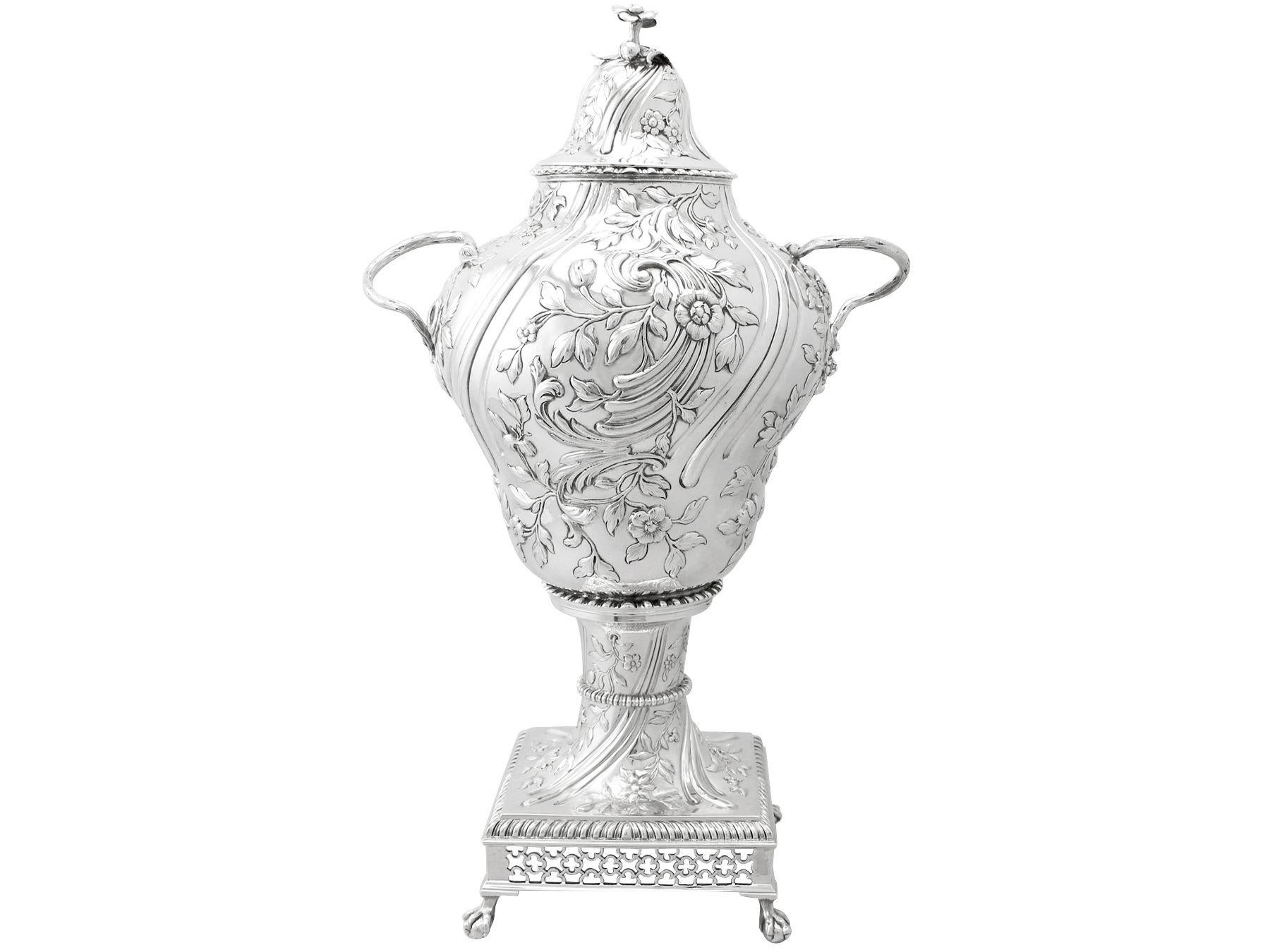 Antique Regency Style Sterling Silver Samovar In Excellent Condition For Sale In Jesmond, Newcastle Upon Tyne