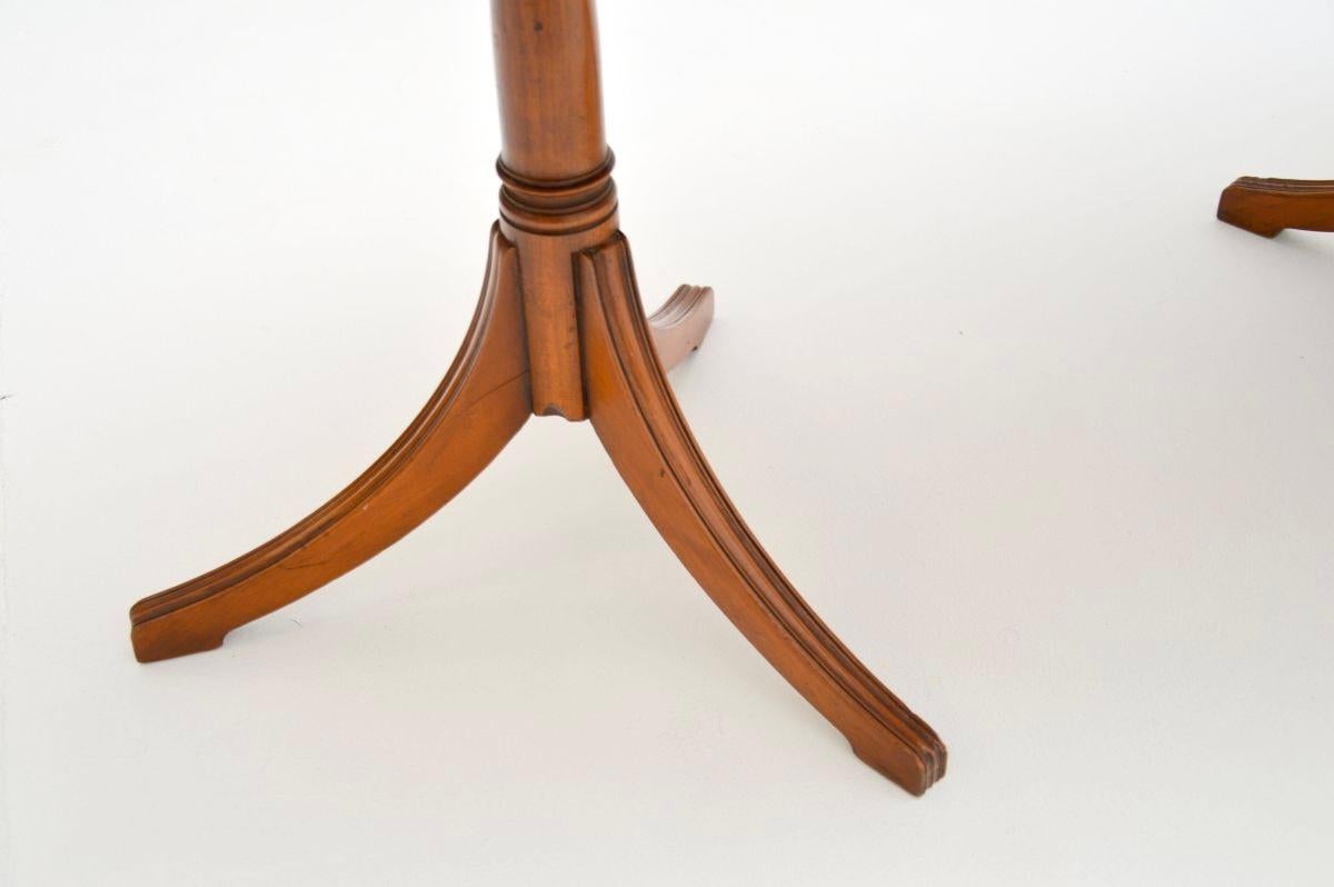 Table basse ancienne en bois d'if de style Regency en vente 1