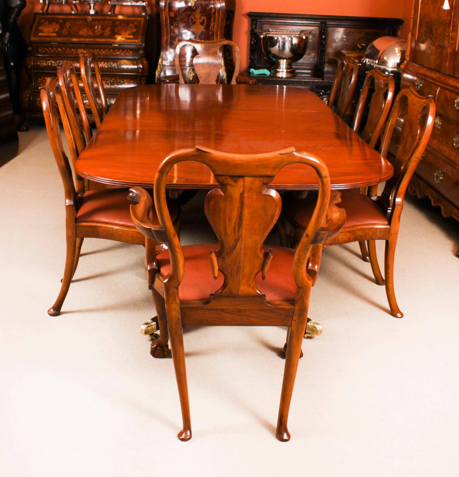 This is an elegant antique Regency Period dining suite comprising a Regency Period dining table, Circa 1820 in date and a set of eight walnut Queen Anne Revival dining chairs dating from the mid 20th Century.

The table top is of beautiful flame