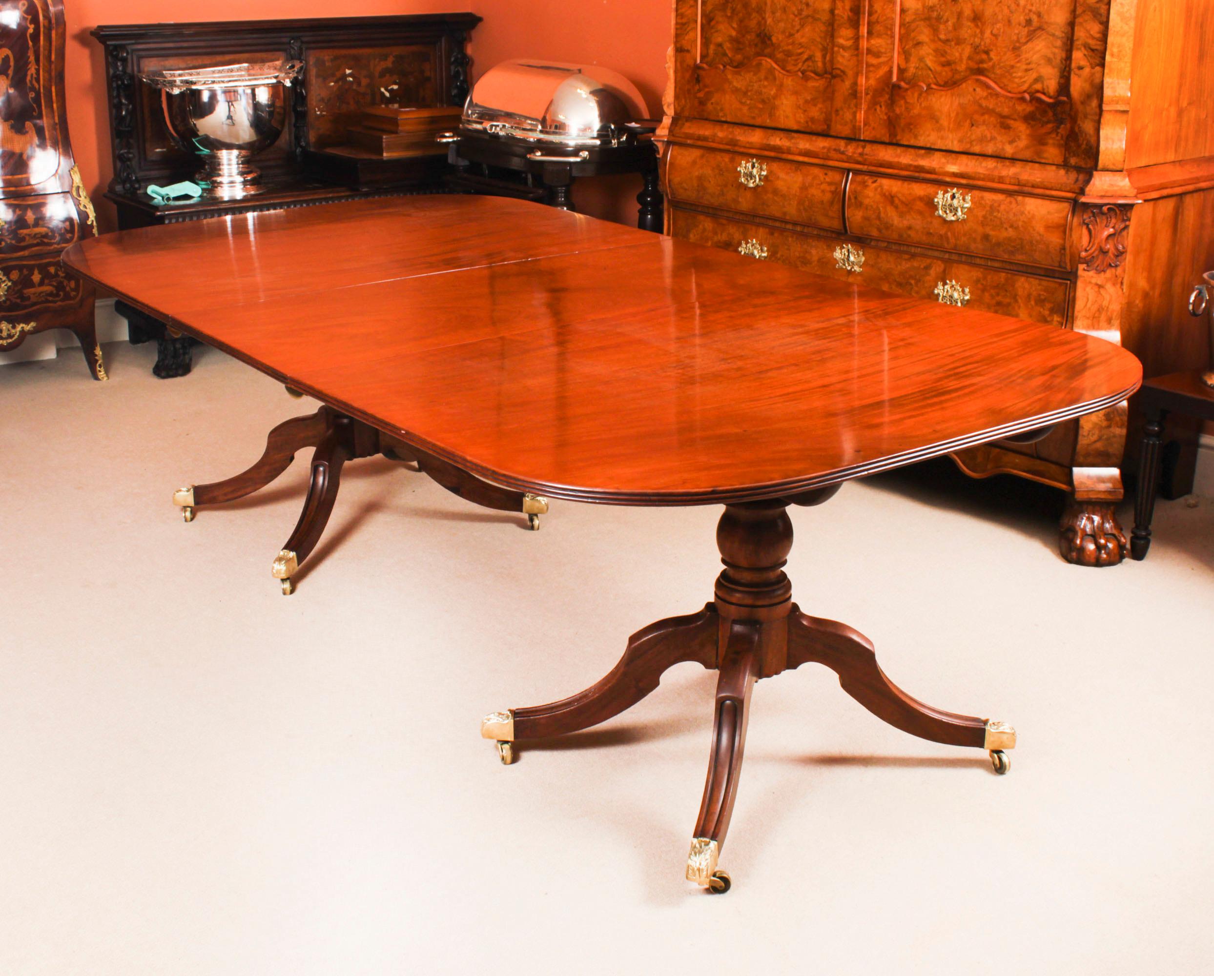 Antique Regency Twin Pillar Dining Table 19th C & 8 Queen Anne Chairs In Good Condition In London, GB