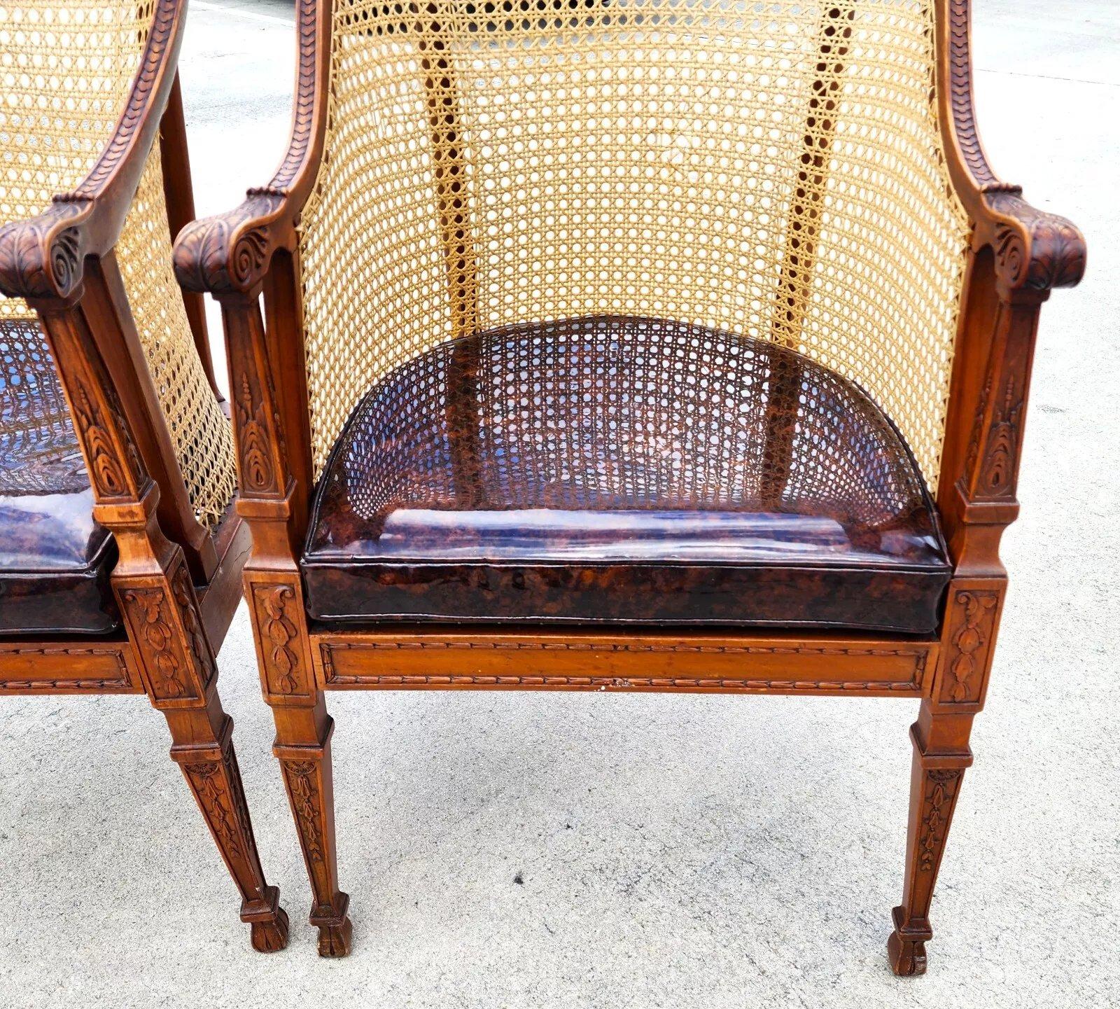 Antica coppia di sedie a canne in noce Regency Bergere in vendita 4